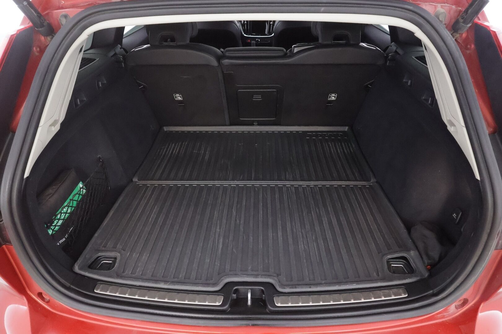 Volvo V60 2025 T6 AWD Long Range Plus Dark aut - | ACC | Koukku | Sporttinahat muistilla | Full-LED Active | Pilot Assist | BLIS | High perf. audio | Keyless | Merkkihuollot | 1-om suomiauto | ALV |