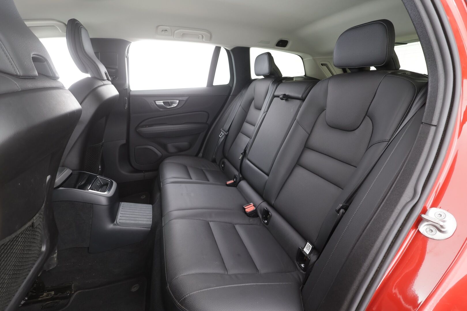 Volvo V60 2025 T6 AWD Long Range Plus Dark aut - | ACC | Koukku | Sporttinahat muistilla | Full-LED Active | Pilot Assist | BLIS | High perf. audio | Keyless | Merkkihuollot | 1-om suomiauto | ALV |
