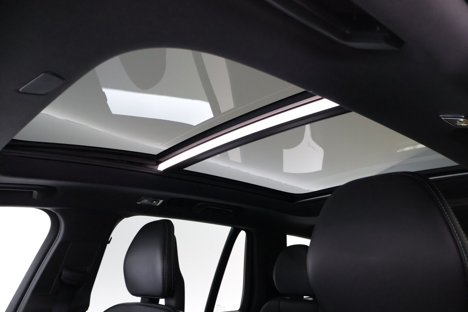 Volvo XC90 2018 T8 Twin Engine AWD R-Design *Webasto / Koukku alletaittuva / HUD / Adapt.LED / S.Luukku* - *Asiallinen huoltohistoria / Jakopää tehty hiljattain!!* - HULLUT AVAJAISHULINAT KORKOTARJOUS 3,29 %