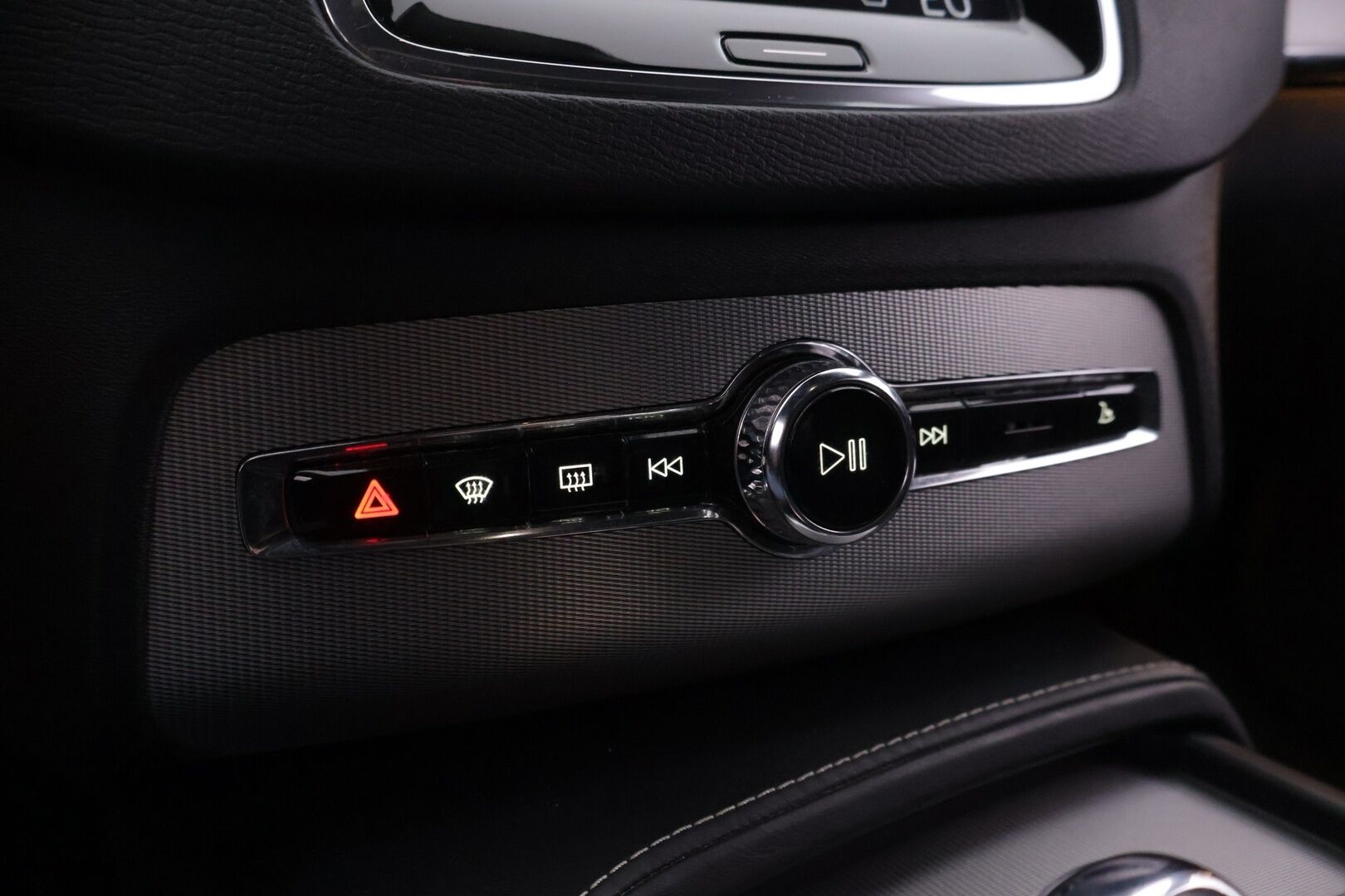 Volvo XC90 2018 T8 Twin Engine AWD R-Design *Webasto / Koukku alletaittuva / HUD / Adapt.LED / S.Luukku* - *Asiallinen huoltohistoria / Jakopää tehty hiljattain!!* - HULLUT AVAJAISHULINAT KORKOTARJOUS 3,29 %