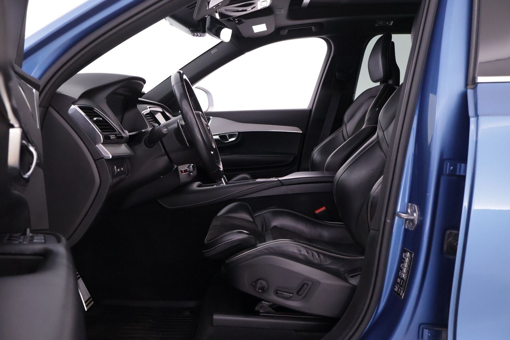 Volvo XC90 2018 T8 Twin Engine AWD R-Design *Webasto / Koukku alletaittuva / HUD / Adapt.LED / S.Luukku* - *Asiallinen huoltohistoria / Jakopää tehty hiljattain!!* - HULLUT AVAJAISHULINAT KORKOTARJOUS 3,29 %