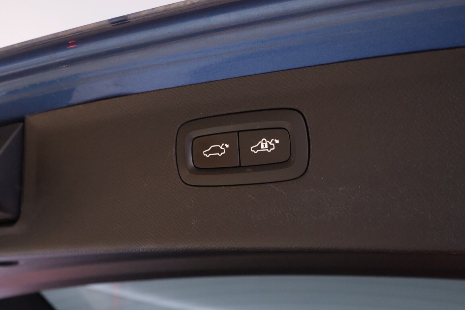 Volvo XC90 2018 T8 Twin Engine AWD R-Design *Webasto / Koukku alletaittuva / HUD / Adapt.LED / S.Luukku* - *Asiallinen huoltohistoria / Jakopää tehty hiljattain!!* - HULLUT AVAJAISHULINAT KORKOTARJOUS 3,29 %