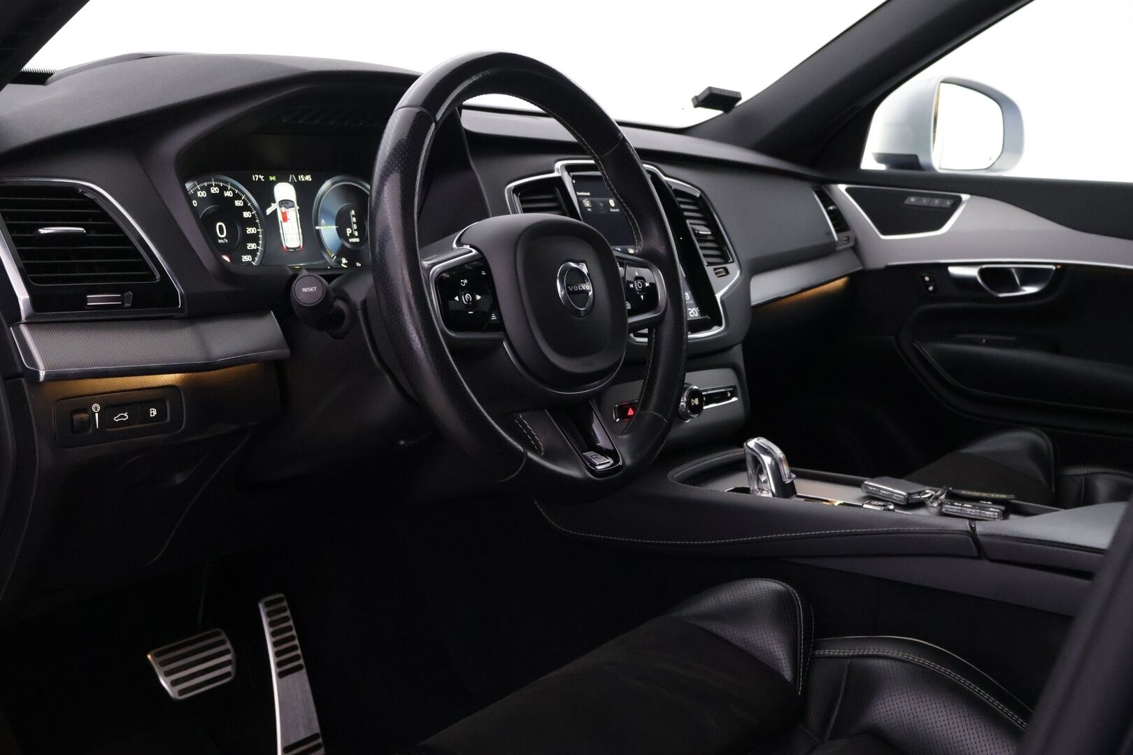 Volvo XC90 2018 T8 Twin Engine AWD R-Design *Webasto / Koukku alletaittuva / HUD / Adapt.LED / S.Luukku* - *Asiallinen huoltohistoria / Jakopää tehty hiljattain!!* - HULLUT AVAJAISHULINAT KORKOTARJOUS 3,29 %