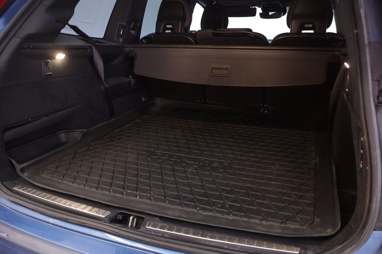 Volvo XC90 2018 T8 Twin Engine AWD R-Design *Webasto / Koukku alletaittuva / HUD / Adapt.LED / S.Luukku* - *Asiallinen huoltohistoria / Jakopää tehty hiljattain!!* - HULLUT AVAJAISHULINAT KORKOTARJOUS 3,29 %