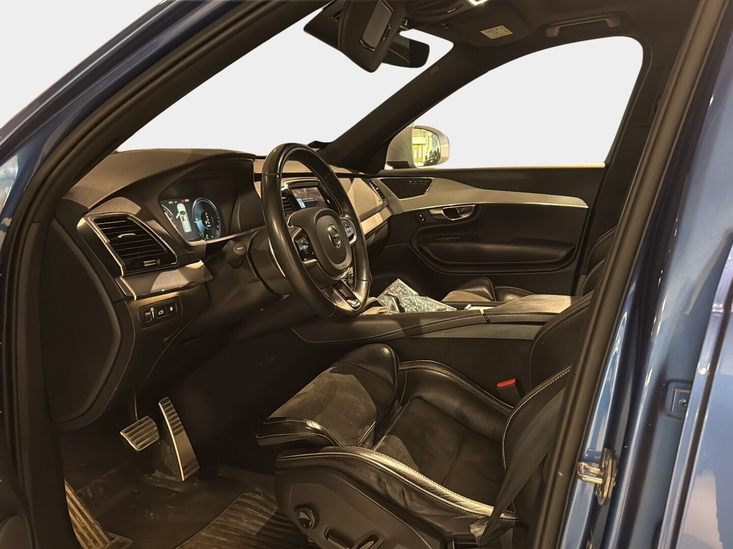 Volvo XC90 2017 T8 Twin Engine AWD R-Design *Webasto / Koukku alletaittuva / HUD / Adapt.LED / S.Luukku* - *Asiallinen huoltohistoria / Jakopää tehty hiljattain!!*