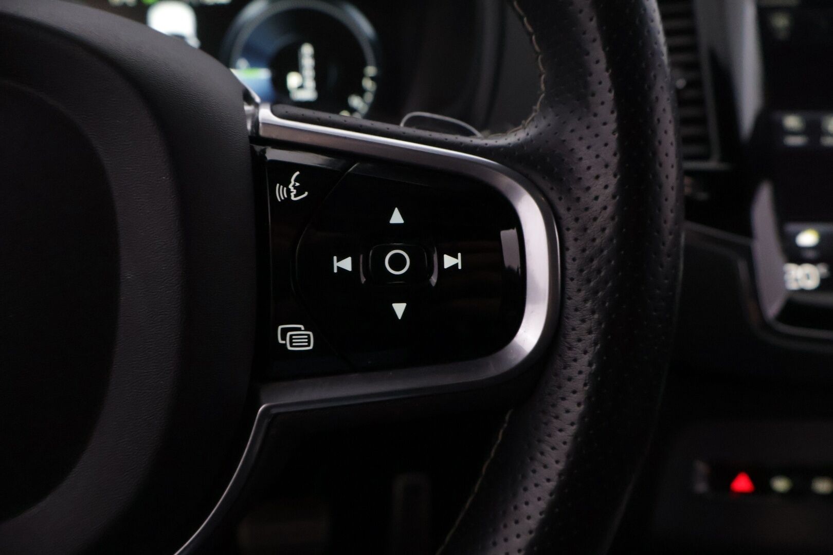 Volvo XC90 2018 T8 Twin Engine AWD R-Design *Webasto / Koukku alletaittuva / HUD / Adapt.LED / S.Luukku* - *Asiallinen huoltohistoria / Jakopää tehty hiljattain!!* - HULLUT AVAJAISHULINAT KORKOTARJOUS 3,29 %