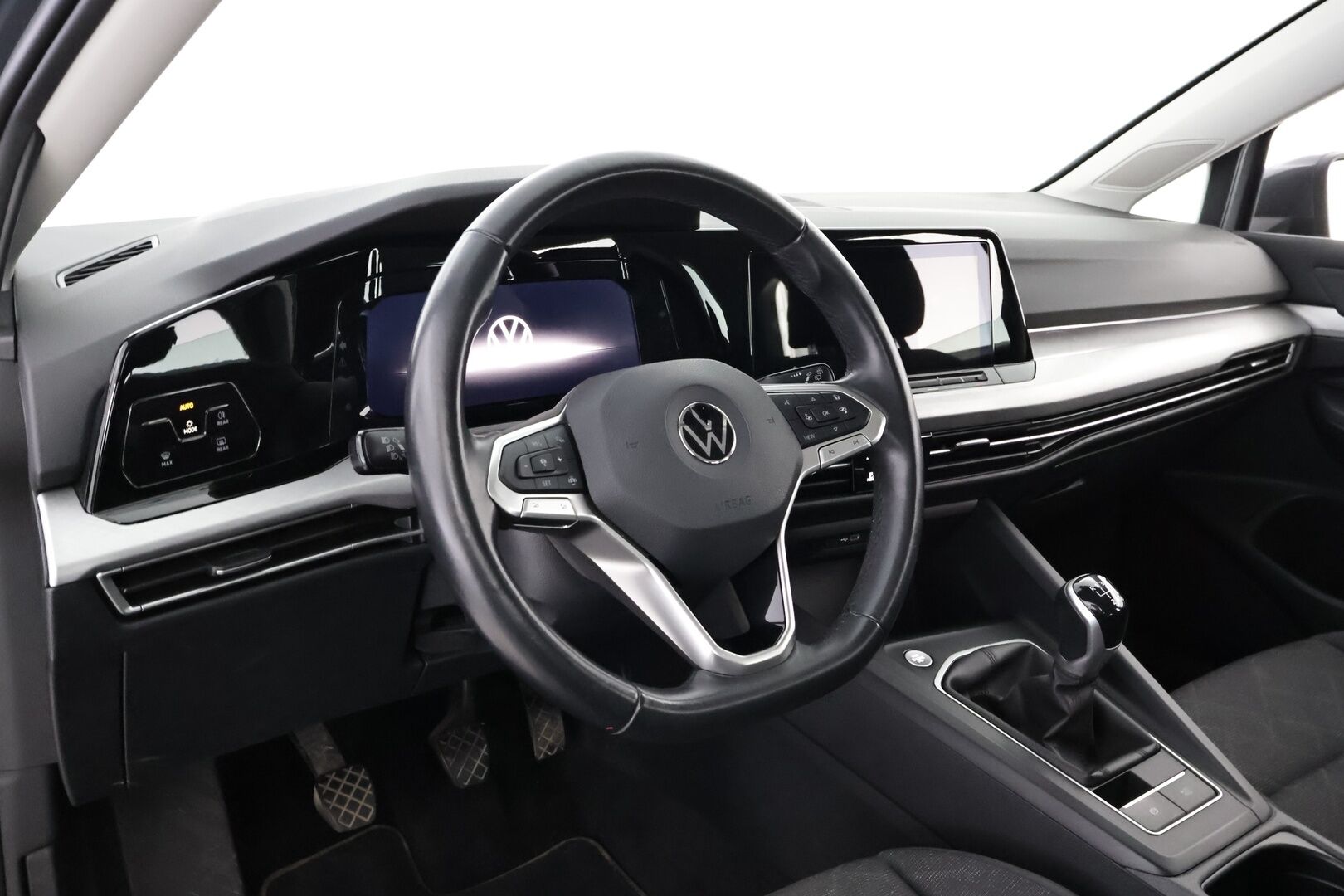 Volkswagen Golf 2022 Variant Style 1,5 eTSI 96 kW (MHEV) - Adapt.Vakkari | Vetokoukku | Digimittari | LED | Ratinlämmitys | Apple&Android | 2x Renkaat Aluvantein!