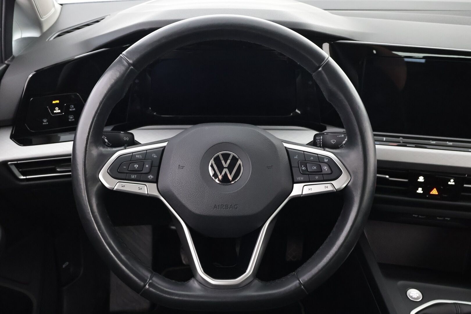 Volkswagen Golf 2022 Variant Style 1,5 eTSI 96 kW (MHEV) - Adapt.Vakkari | Vetokoukku | Digimittari | LED | Ratinlämmitys | Apple&Android | 2x Renkaat Aluvantein!