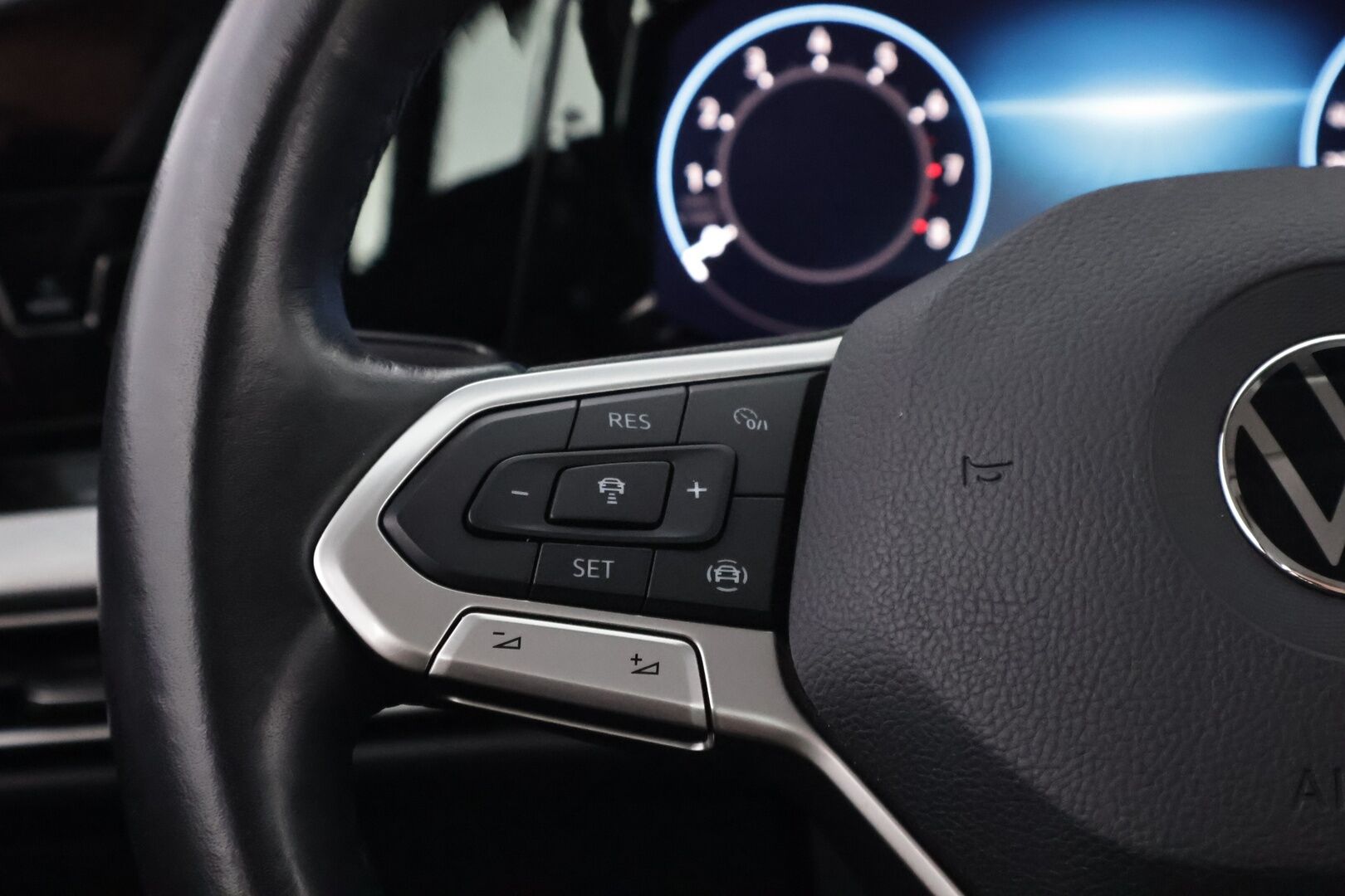 Volkswagen Golf 2022 Variant Style 1,5 eTSI 96 kW (MHEV) - Adapt.Vakkari | Vetokoukku | Digimittari | LED | Ratinlämmitys | Apple&Android | 2x Renkaat Aluvantein!