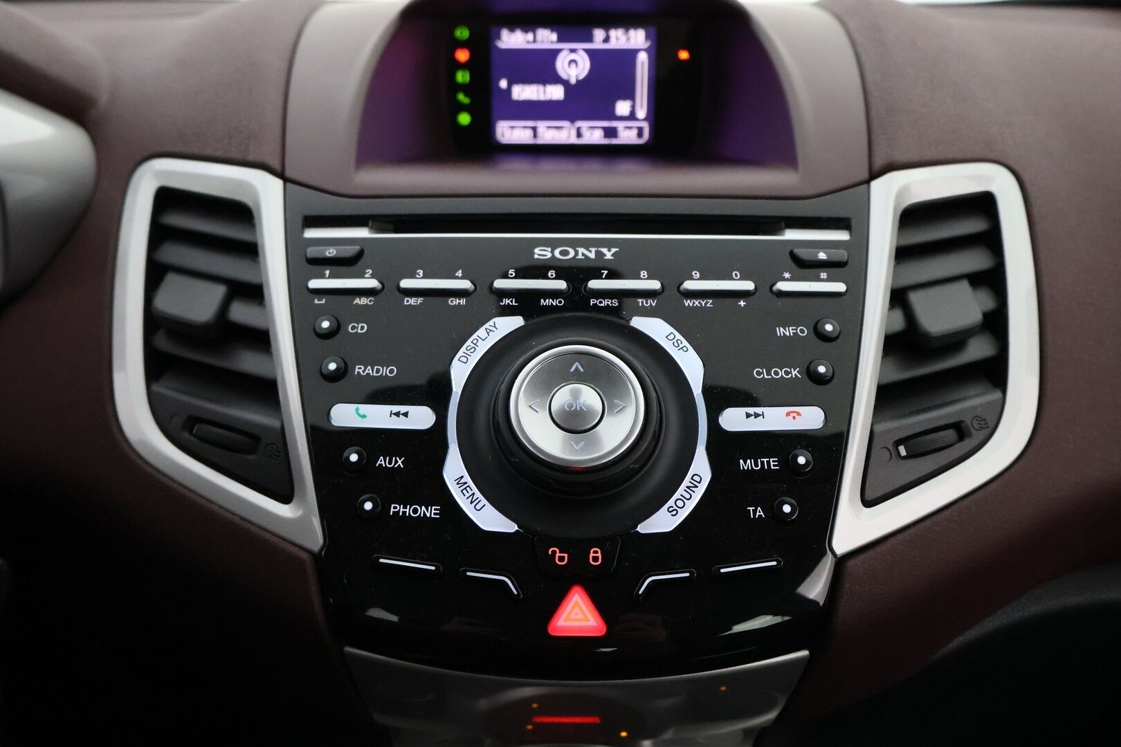 Ford Fiesta 2013 1,25 82 hv Titanium M5 5-ovinen * Vakkari / Lämmitettävä tuulilasi / Aut.Ilmastointi / Xenon - Upea värimaailma / Erittäin siisti / Jakopää hiljattain tehty! - HULLUT JOULUT KORKOTARJOUS 2,49% 