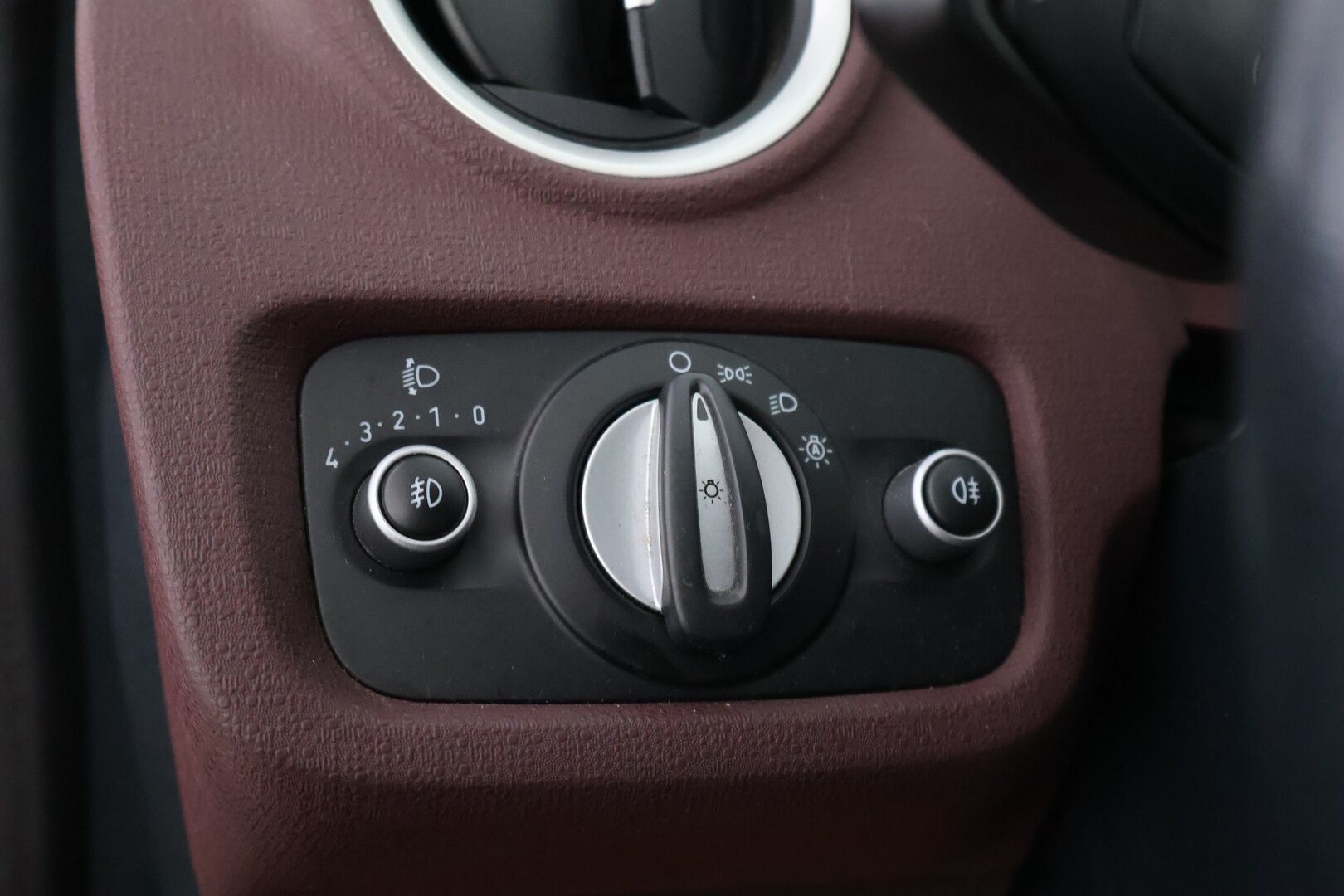 Ford Fiesta 2013 1,25 82 hv Titanium M5 5-ovinen * Vakkari / Lämmitettävä tuulilasi / Aut.Ilmastointi / Xenon - Upea värimaailma / Erittäin siisti / Jakopää hiljattain tehty! - HULLUT JOULUT KORKOTARJOUS 2,49% 