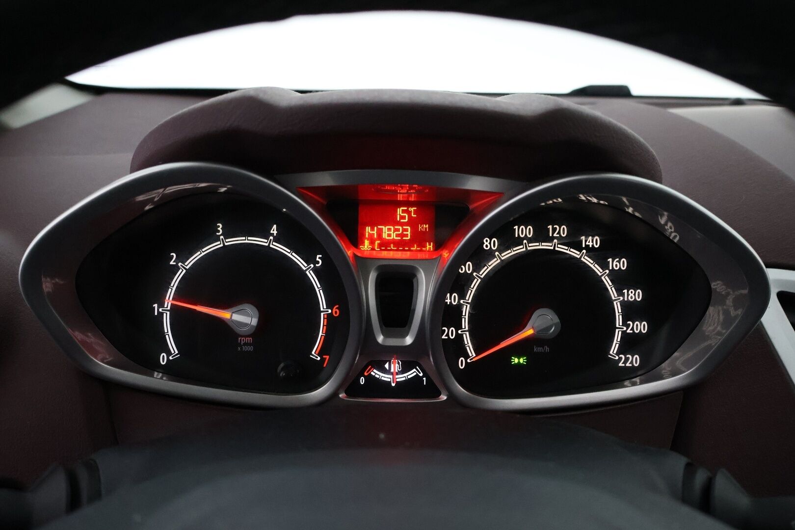 Ford Fiesta 2013 1,25 82 hv Titanium M5 5-ovinen * Vakkari / Lämmitettävä tuulilasi / Aut.Ilmastointi / Xenon - Upea värimaailma / Erittäin siisti / Jakopää hiljattain tehty! - HULLUT JOULUT KORKOTARJOUS 2,49% 