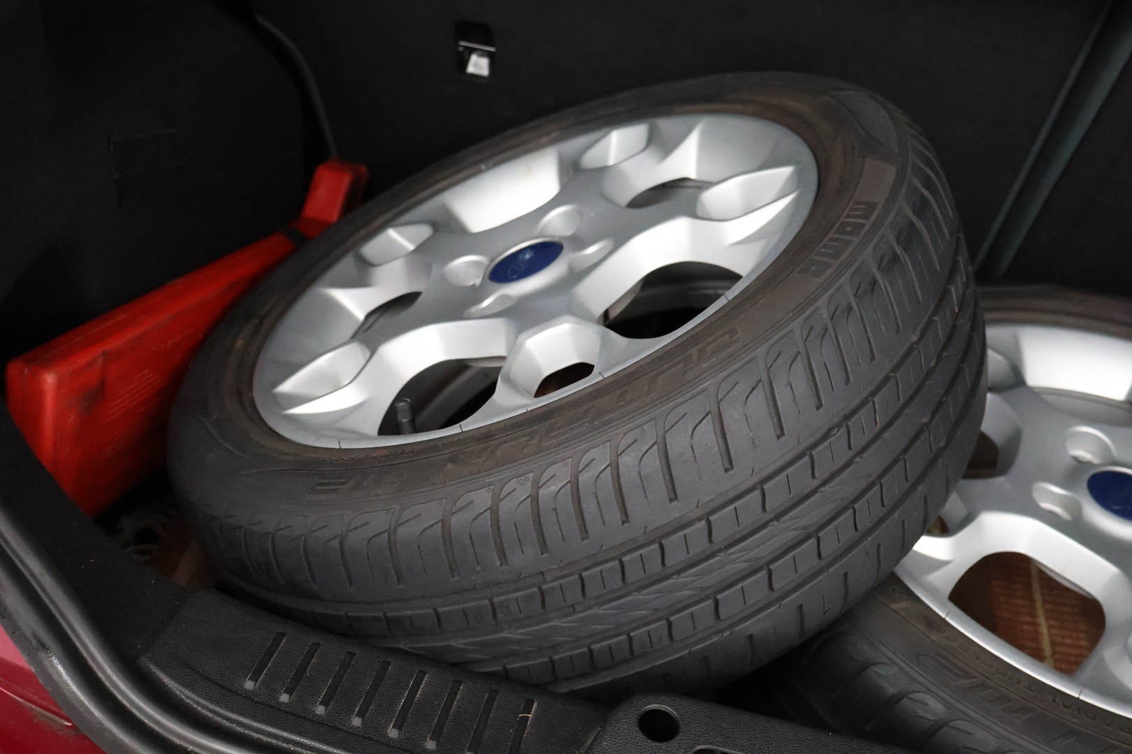 Ford Fiesta 2013 1,25 82 hv Titanium M5 5-ovinen * Vakkari / Lämmitettävä tuulilasi / Aut.Ilmastointi / Xenon - Upea värimaailma / Erittäin siisti / Jakopää hiljattain tehty! - HULLUT JOULUT KORKOTARJOUS 2,49% 