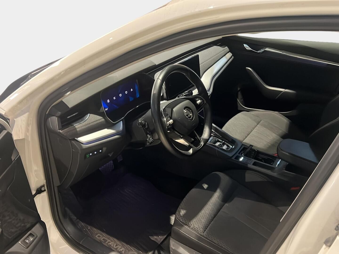 Skoda Octavia 2021 Combi 1.4 TSI PHEV Ambition iV DSG Autom. - Adapt.Vakkari | Front Assist | KeylessGo | Peruutustutka | Adapt.LED | 2x Renkaat Aluvantein!