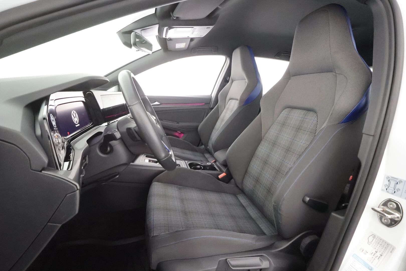 Volkswagen Golf 2021 GTE 180 kW (PHEV) DSG-automaatti - | ACC | LED | P.Tutkat | Ratinlämmitys | Digimittaristo | Apple&Android | Kahdet Renkaat |
