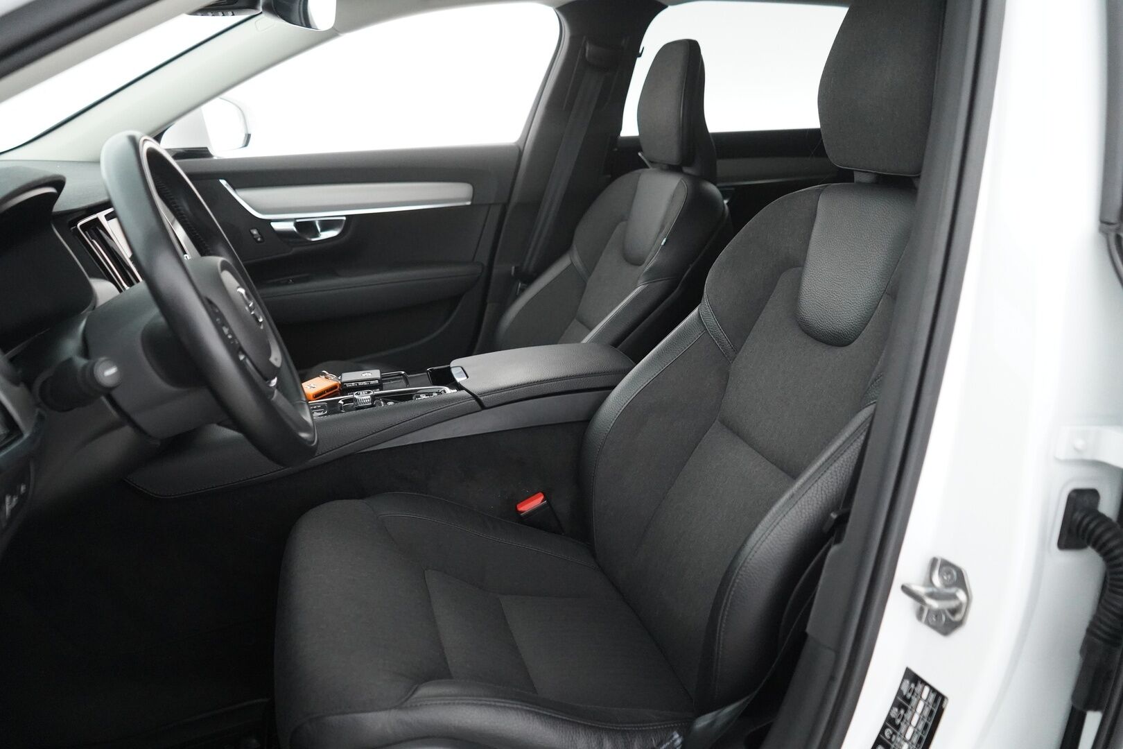 Volvo V90 2021 T6 TwE AWD Inscription Expression aut - ACC | Kamera | Koukku | Webasto | Kahdet renkaat Volvon alumiinivantein | Merkkihuollettu
