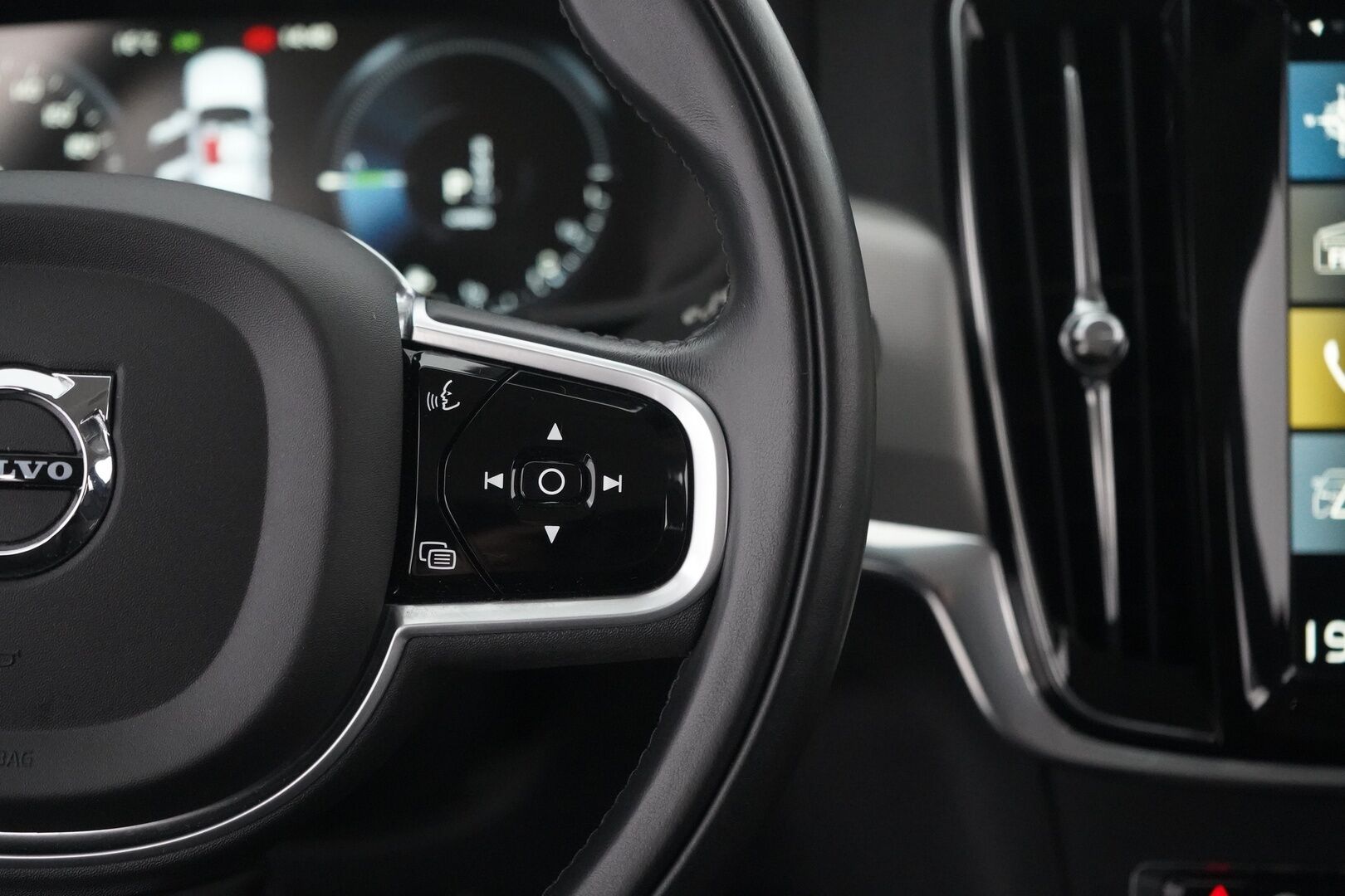 Volvo V90 2021 T6 TwE AWD Inscription Expression aut - ACC | Kamera | Koukku | Webasto | Kahdet renkaat Volvon alumiinivantein | Merkkihuollettu