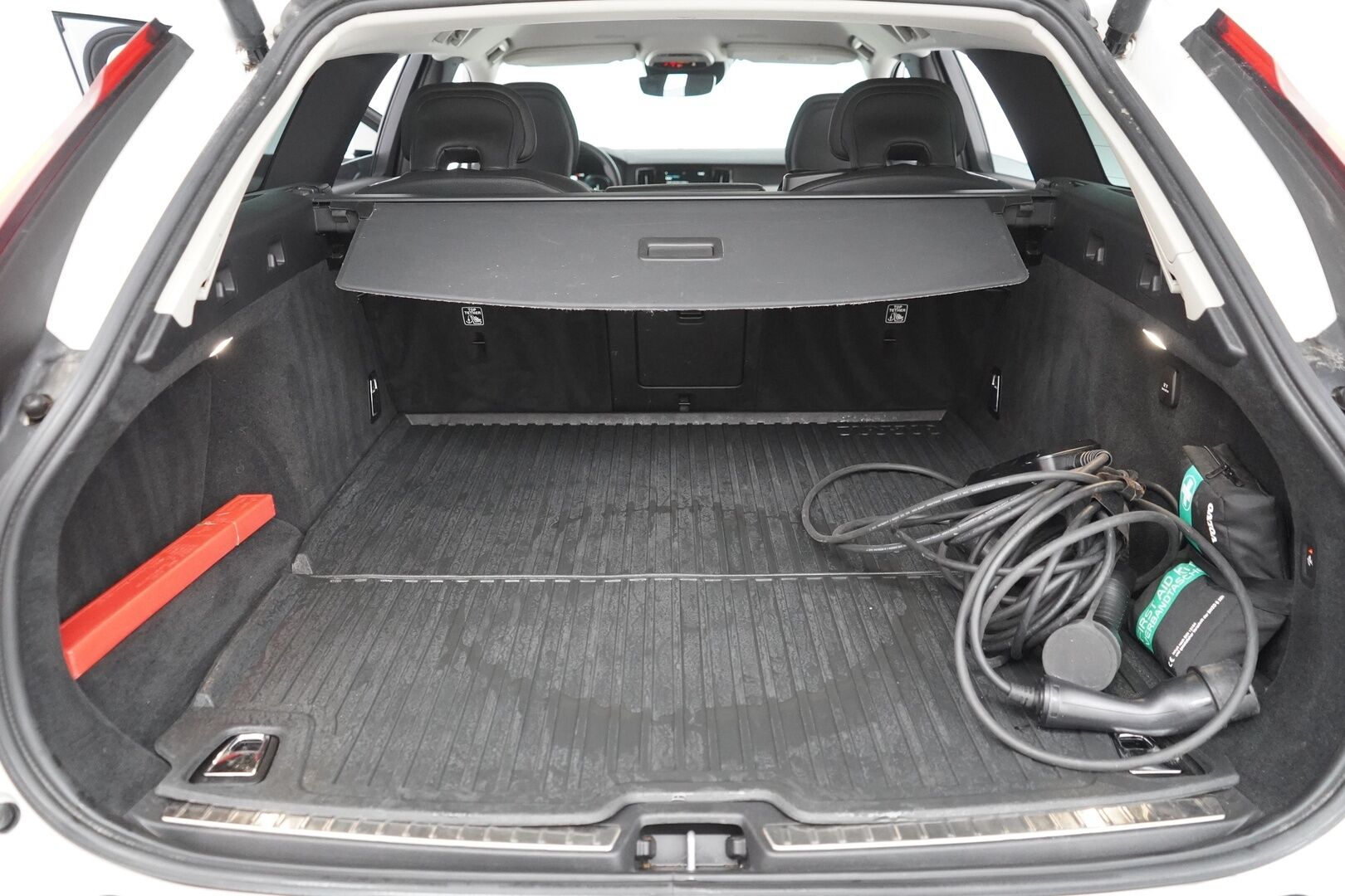 Volvo V90 2021 T6 TwE AWD Inscription Expression aut - ACC | Kamera | Koukku | Webasto | Kahdet renkaat Volvon alumiinivantein | Merkkihuollettu