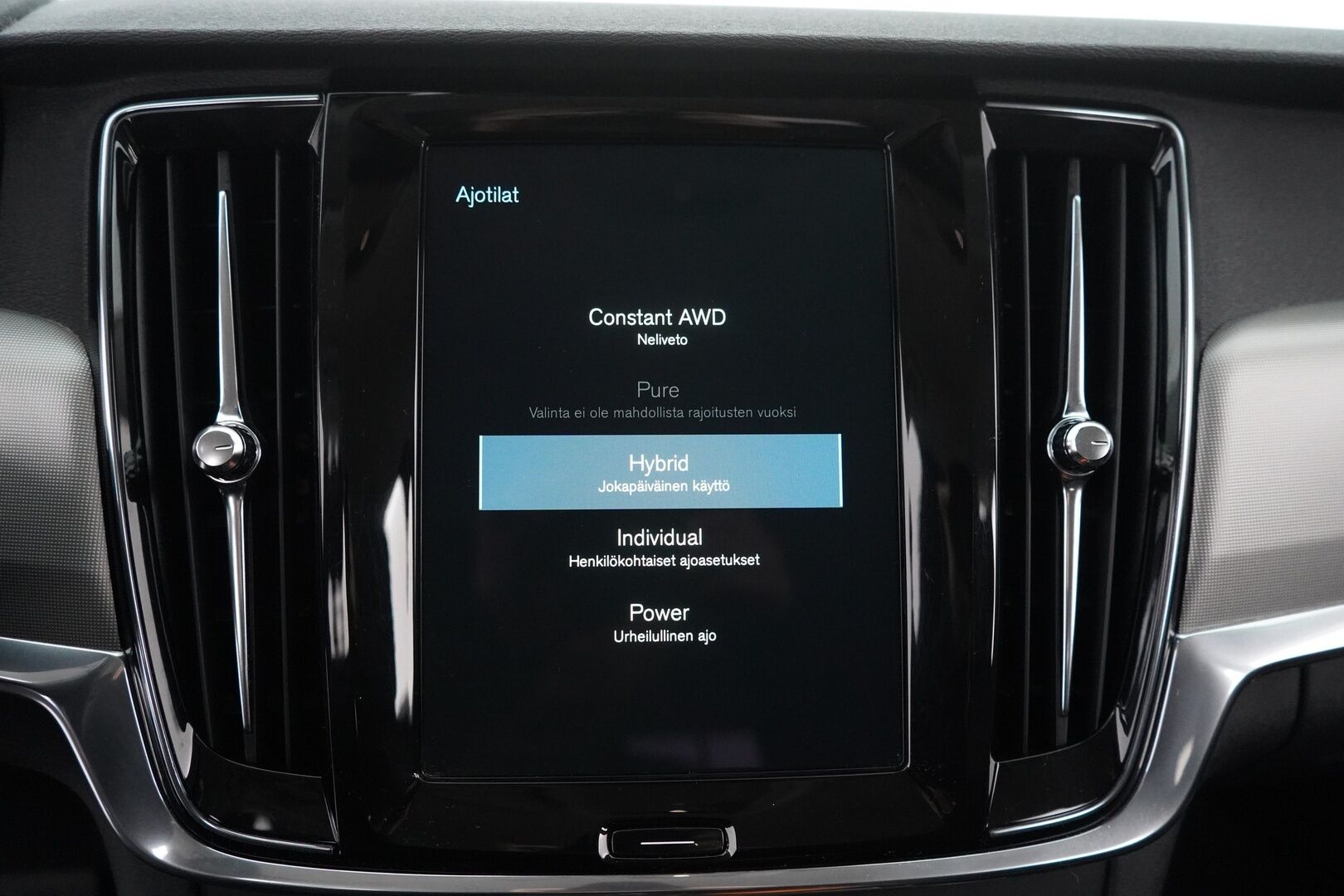 Volvo V90 2021 T6 TwE AWD Inscription Expression aut - ACC | Kamera | Koukku | Webasto | Kahdet renkaat Volvon alumiinivantein | Merkkihuollettu