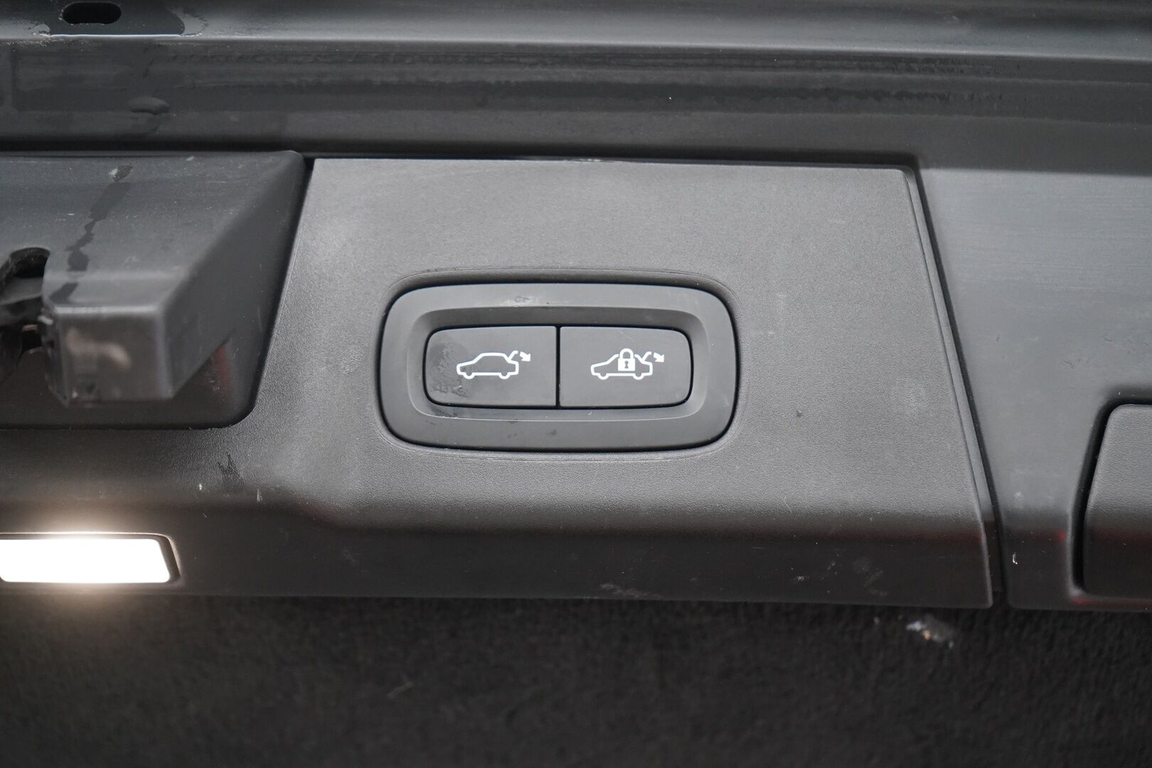 Volvo V90 2021 T6 TwE AWD Inscription Expression aut - ACC | Kamera | Koukku | Webasto | Kahdet renkaat Volvon alumiinivantein | Merkkihuollettu