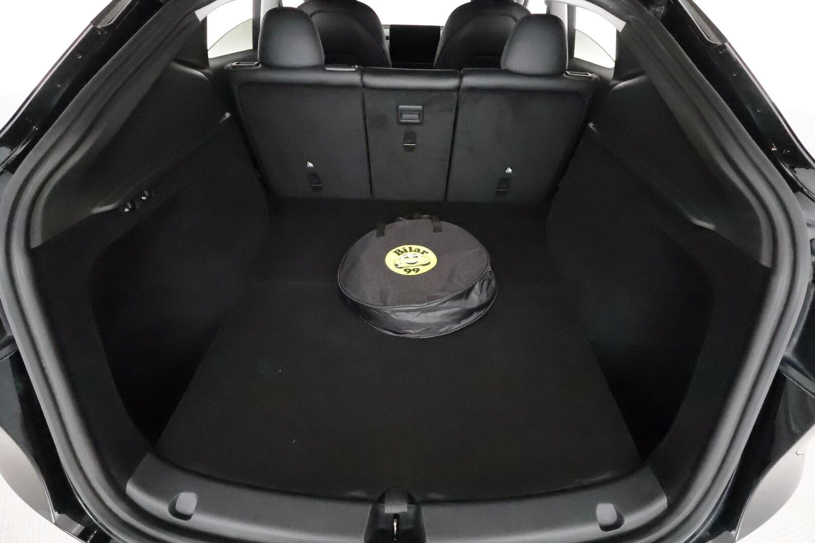 Tesla Model Y 2022 Performance - 3,99 % KORKOTARJOUS TÄHÄN AUTOON - Koukku / Lämpöpumppu / Matrix LED / Lasikatto / Premium Audio / Nahkasisusta / 2x Renkaat / Juuri tullut Tampereelle!