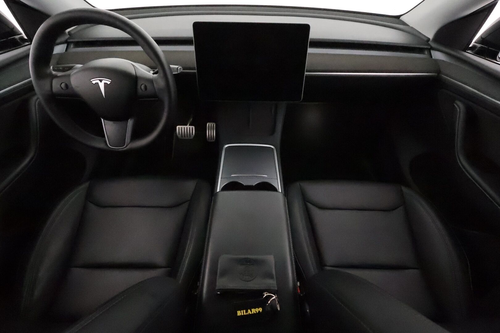 Tesla Model Y 2022 Performance - 3,99 % KORKOTARJOUS TÄHÄN AUTOON - Koukku / Lämpöpumppu / Matrix LED / Lasikatto / Premium Audio / Nahkasisusta / 2x Renkaat / Juuri tullut Tampereelle!