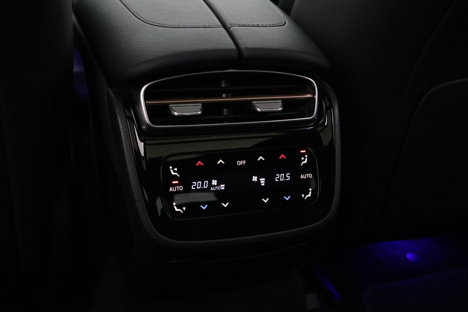 Mercedes-Benz EQE 2022 350 4MATIC AMG-Line - 2,99 % KORKOTARJOUS TÄHÄN AUTOON - Distronic Plus / Burmester / Panorama / 360° Kamera / Sporttipenkit Muistilla / Digital Light / KeylessGo / Ohjausavustin / 2x renkaat aluvanteilla