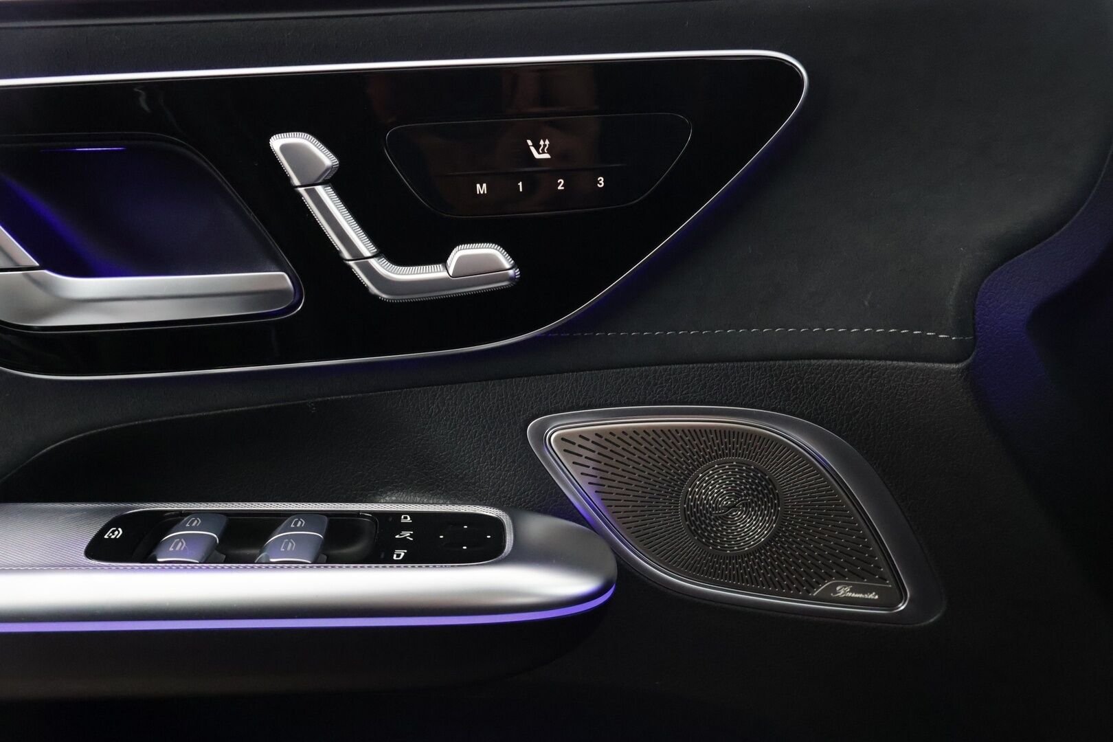 Mercedes-Benz EQE 2022 350 4MATIC AMG-Line - 2,99 % KORKOTARJOUS TÄHÄN AUTOON - Distronic Plus / Burmester / Panorama / 360° Kamera / Sporttipenkit Muistilla / Digital Light / KeylessGo / Ohjausavustin / 2x renkaat aluvanteilla