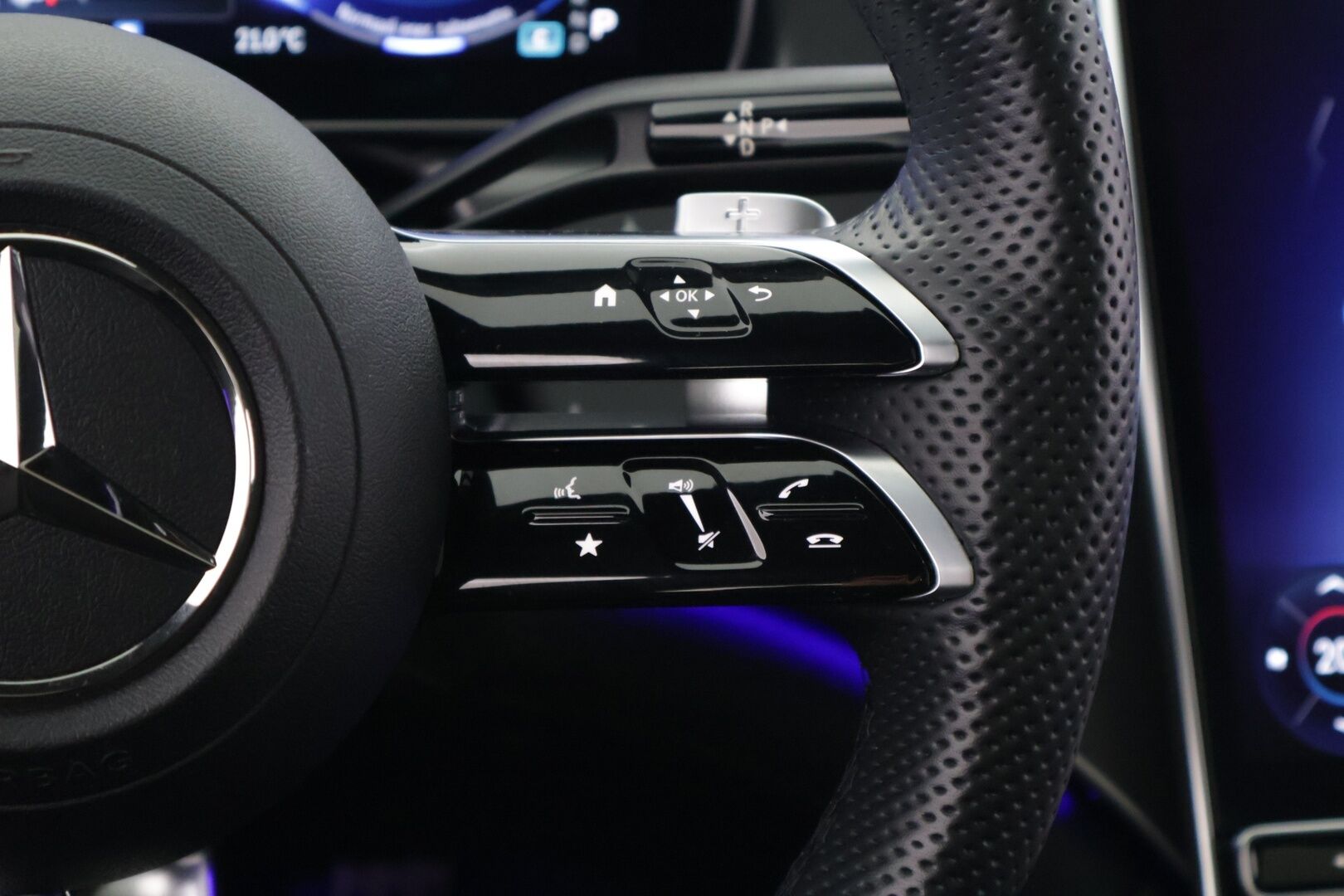 Mercedes-Benz EQE 2022 350 4MATIC AMG-Line - 2,99 % KORKOTARJOUS TÄHÄN AUTOON - Distronic Plus / Burmester / Panorama / 360° Kamera / Sporttipenkit Muistilla / Digital Light / KeylessGo / Ohjausavustin / 2x renkaat aluvanteilla