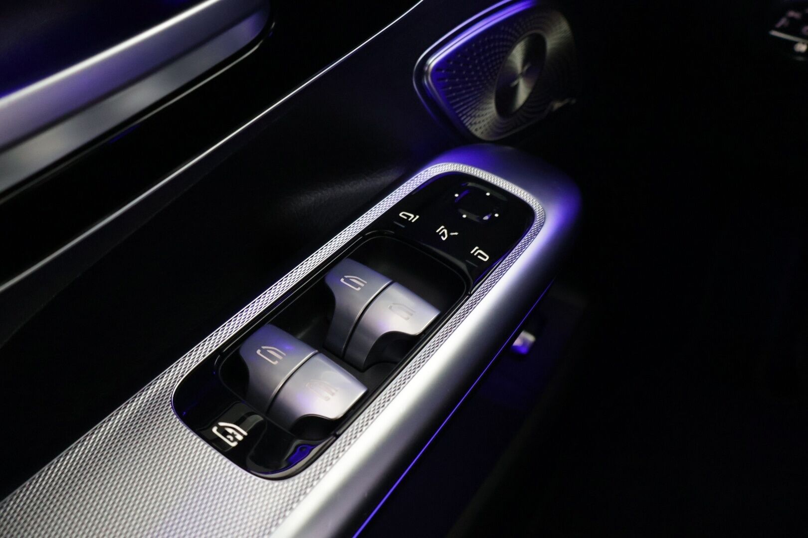 Mercedes-Benz EQE 2022 350 4MATIC AMG-Line - 2,99 % KORKOTARJOUS TÄHÄN AUTOON - Distronic Plus / Burmester / Panorama / 360° Kamera / Sporttipenkit Muistilla / Digital Light / KeylessGo / Ohjausavustin / 2x renkaat aluvanteilla