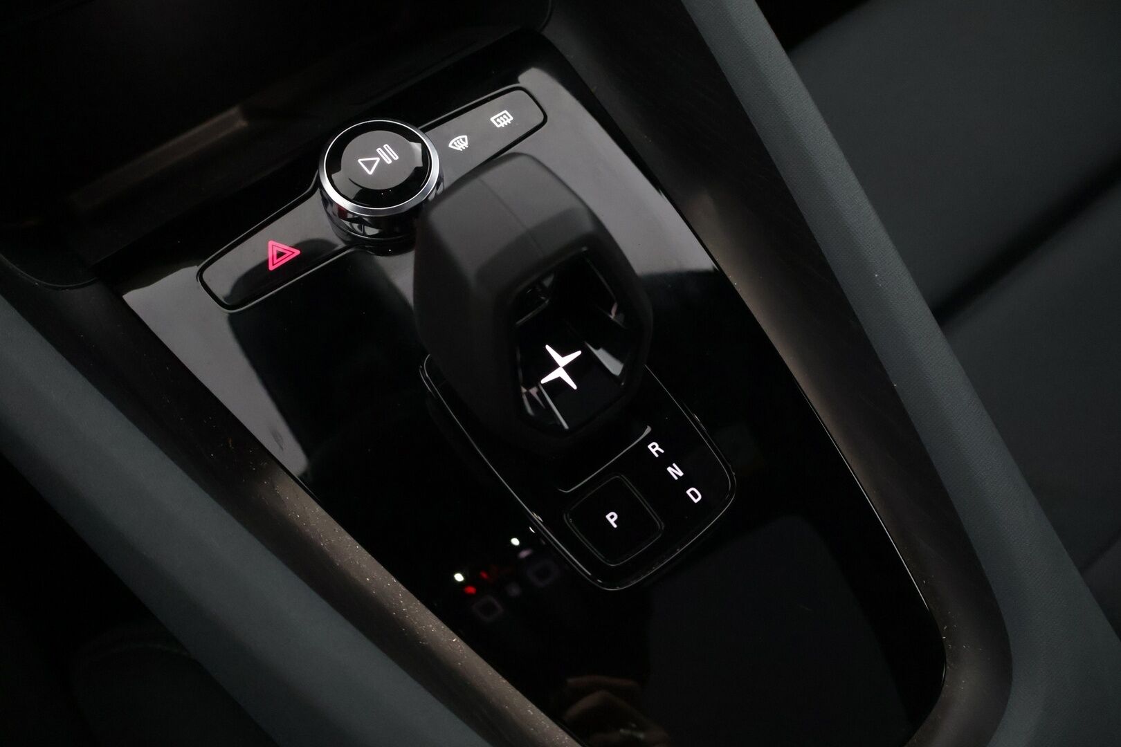 Polestar 2 2021 Launch Edition, 300kW, 78kWh - | H&K | 360-kamera | ACC | Koukku | LED-valot | Neliveto | Keyless | Lasikatto | Sähkökontti | Muistipenkki