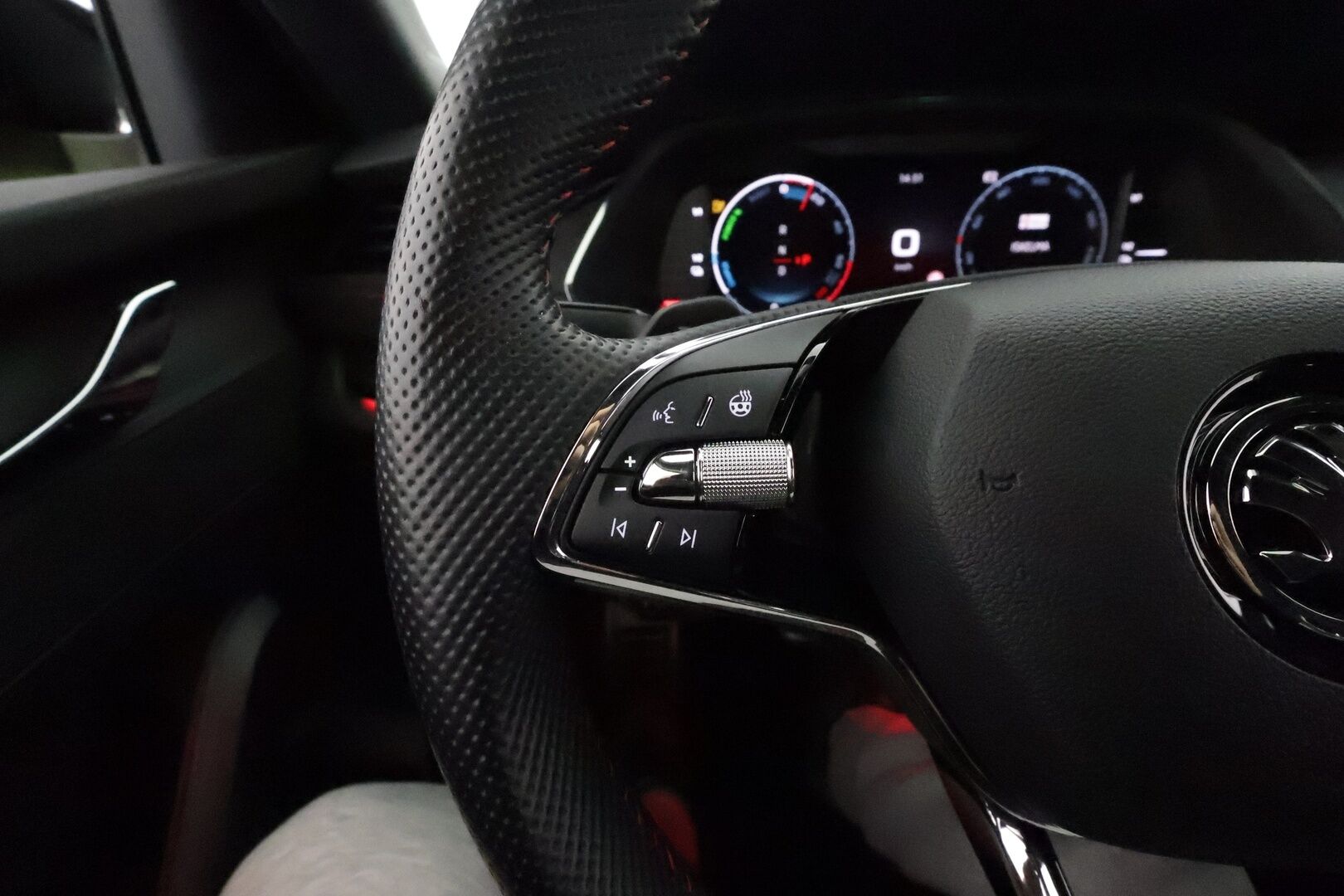 Skoda Octavia 2024 1.4 TSI PHEV RS iV DSG *Koukku / ACC / Matrix-LED / P.Kamera / Navi / Kaistavahti / Digimittaristo / Keyless* - Akku kuntotarkastettu / 2x Latauskaapelit / Kahdet Renkaat / Merkkihuollettu!
