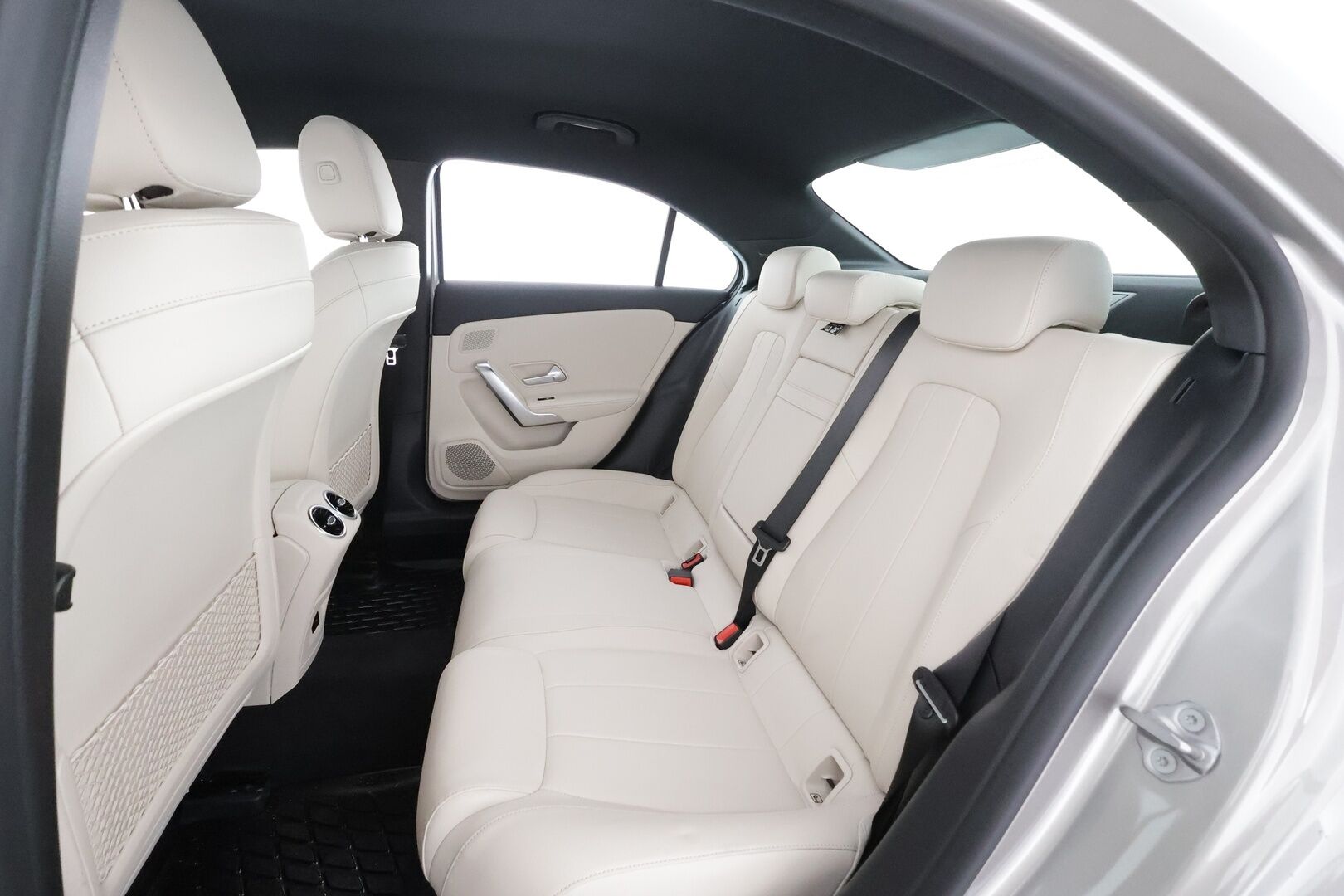 Mercedes-Benz A 2021 250 e A sedan Business Style Edition EQ Power * Distronic Pro / Koukku / Multibeam / Midline / Nahat / Keyless / Widescreen * - Suomi-auto / Kahdet renkaat aluvanteilla - HULLUT AVAJAISHULINAT KORKOTARJOUS 3,29 %