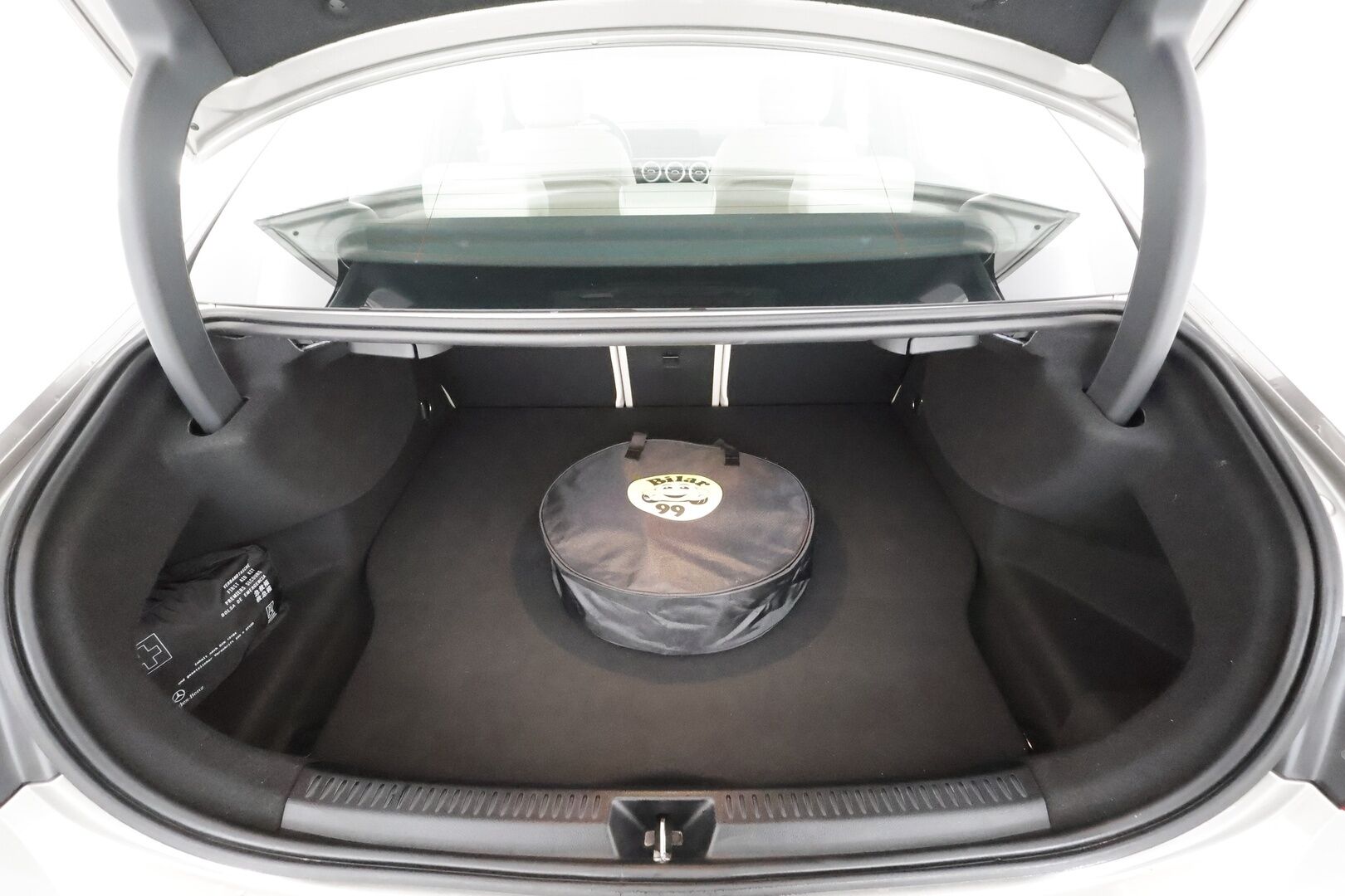 Mercedes-Benz A 2021 250 e A sedan Business Style Edition EQ Power * Distronic Pro / Koukku / Multibeam / Midline / Nahat / Keyless / Widescreen * - Suomi-auto / Kahdet renkaat aluvanteilla - HULLUT AVAJAISHULINAT KORKOTARJOUS 3,29 %