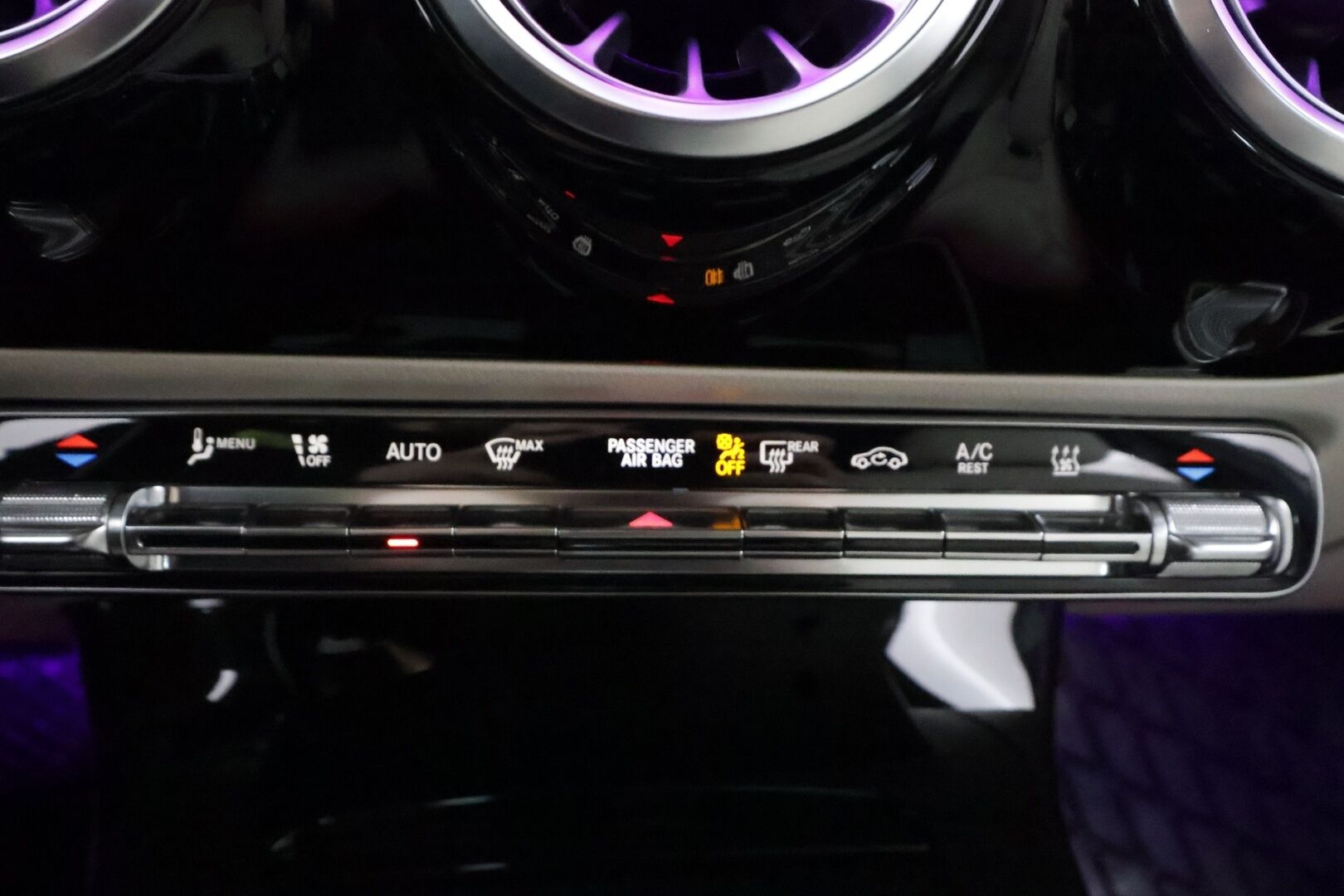 Mercedes-Benz A 2021 250 e A sedan Business Style Edition EQ Power * Distronic Pro / Koukku / Multibeam / Midline / Nahat / Keyless / Widescreen * - Suomi-auto / Kahdet renkaat aluvanteilla - HULLUT AVAJAISHULINAT KORKOTARJOUS 3,29 %