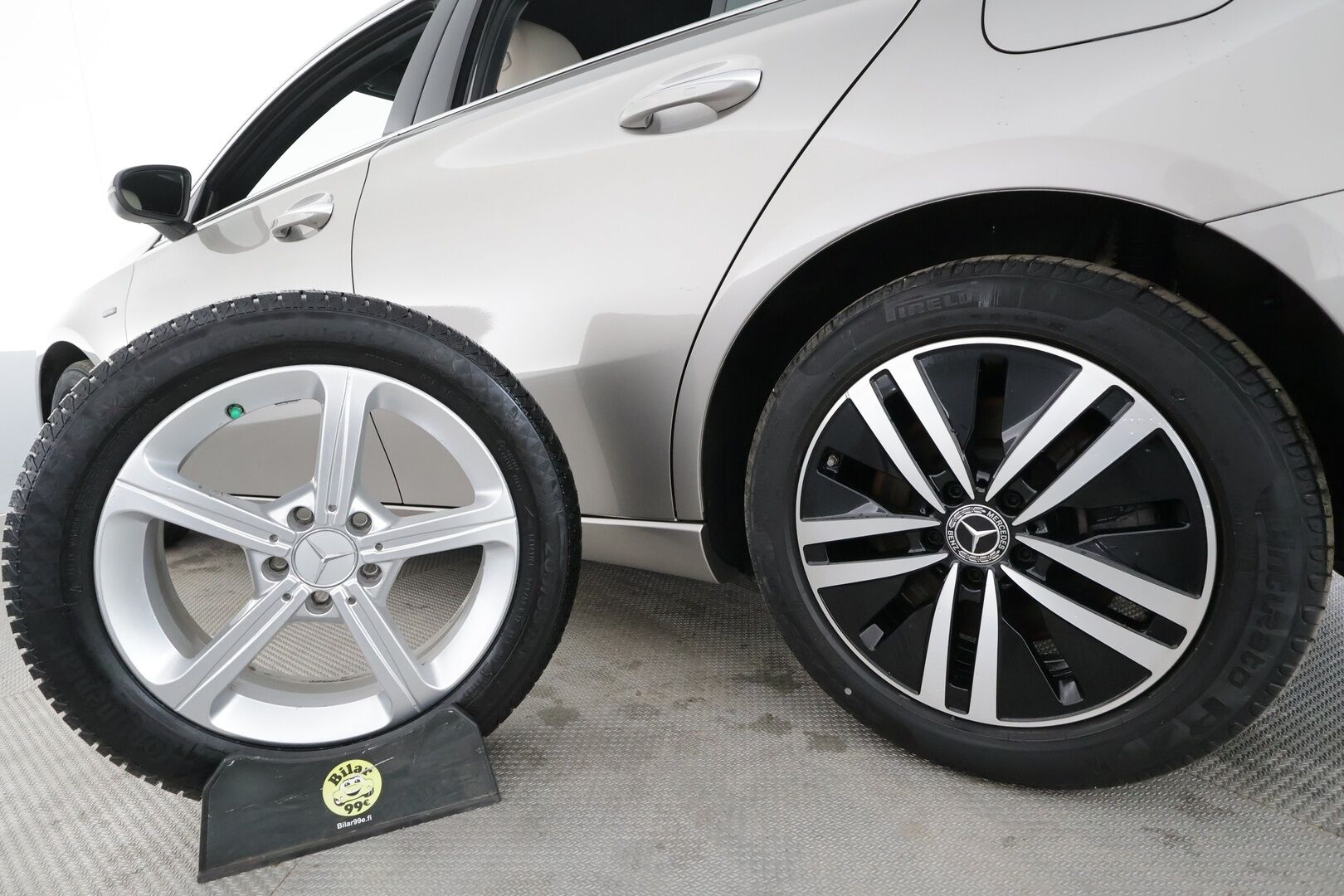 Mercedes-Benz A 2021 250 e A sedan Business Style Edition EQ Power * Distronic Pro / Koukku / Multibeam / Midline / Nahat / Keyless / Widescreen * - Suomi-auto / Kahdet renkaat aluvanteilla - HULLUT AVAJAISHULINAT KORKOTARJOUS 3,29 %