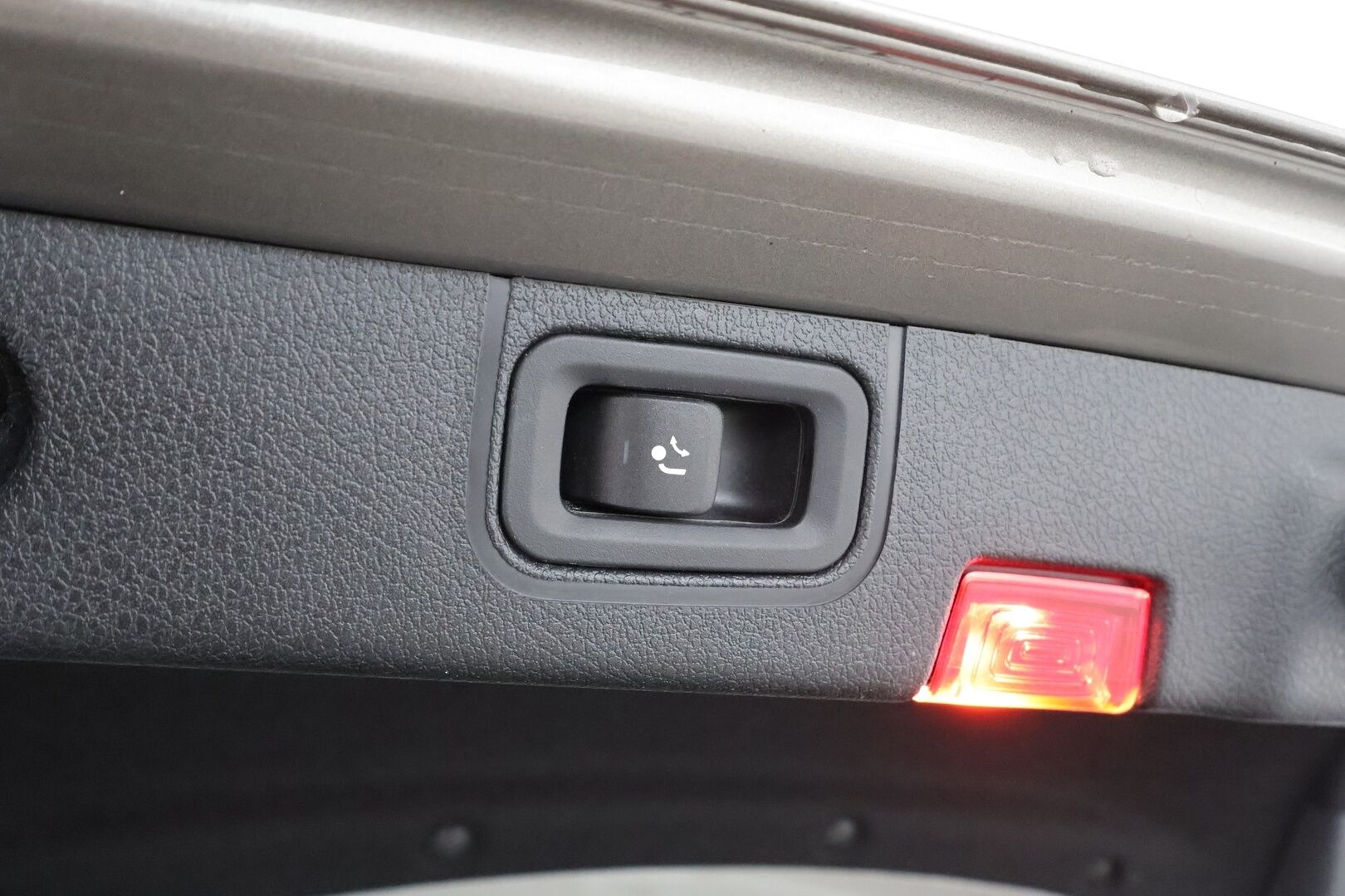 Mercedes-Benz A 2021 250 e A sedan Business Style Edition EQ Power * Distronic Pro / Koukku / Multibeam / Midline / Nahat / Keyless / Widescreen * - Suomi-auto / Kahdet renkaat aluvanteilla - HULLUT AVAJAISHULINAT KORKOTARJOUS 3,29 %