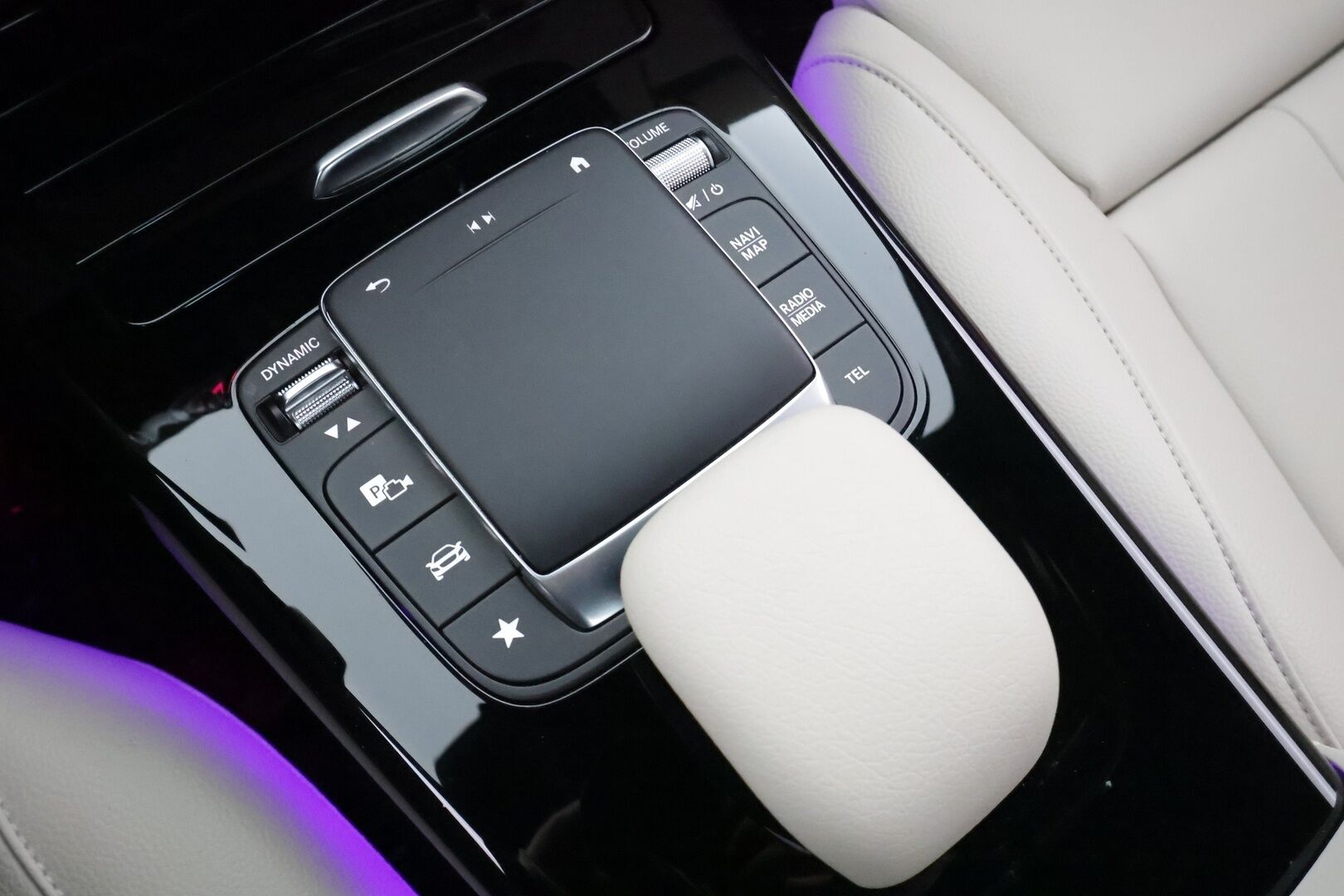 Mercedes-Benz A 2021 250 e A sedan Business Style Edition EQ Power * Distronic Pro / Koukku / Multibeam / Midline / Nahat / Keyless / Widescreen * - Suomi-auto / Kahdet renkaat aluvanteilla - HULLUT AVAJAISHULINAT KORKOTARJOUS 3,29 %