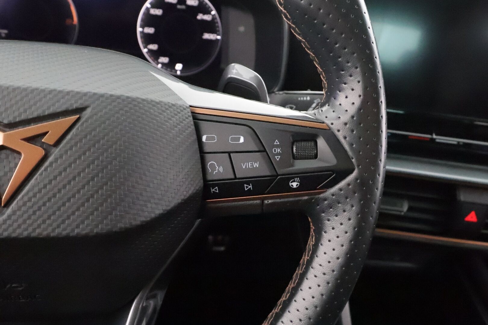 Cupra Leon 2022 1,4 PHEV 180 kW e-HYBRID DSG * ACC / LED / P.Kamera / Muistipenkki / Navi / Kaistavahti / Keyless * - Merkkihuollot