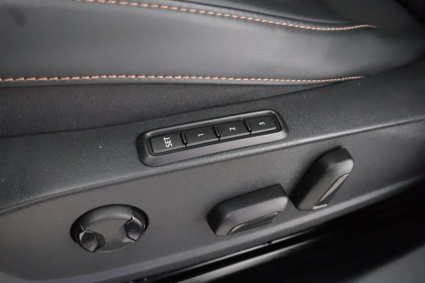 Cupra Leon 2022 1,4 PHEV 180 kW e-HYBRID DSG * ACC / LED / P.Kamera / Muistipenkki / Navi / Kaistavahti / Keyless * - Merkkihuollot