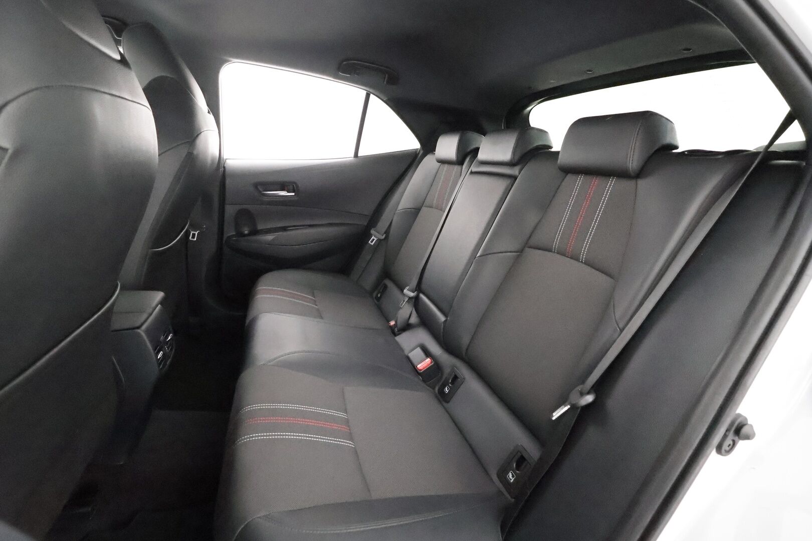 Toyota Corolla 2021 Hatchback 1,8 Hybrid GR Sport - | ACC | HUD | Sisätilanlämmitin | LED | P.Kamera | Kaistavahti | Katveavustin | Ratinlämmitys | Apple&Android | Keyless | Kahdet renkaat |