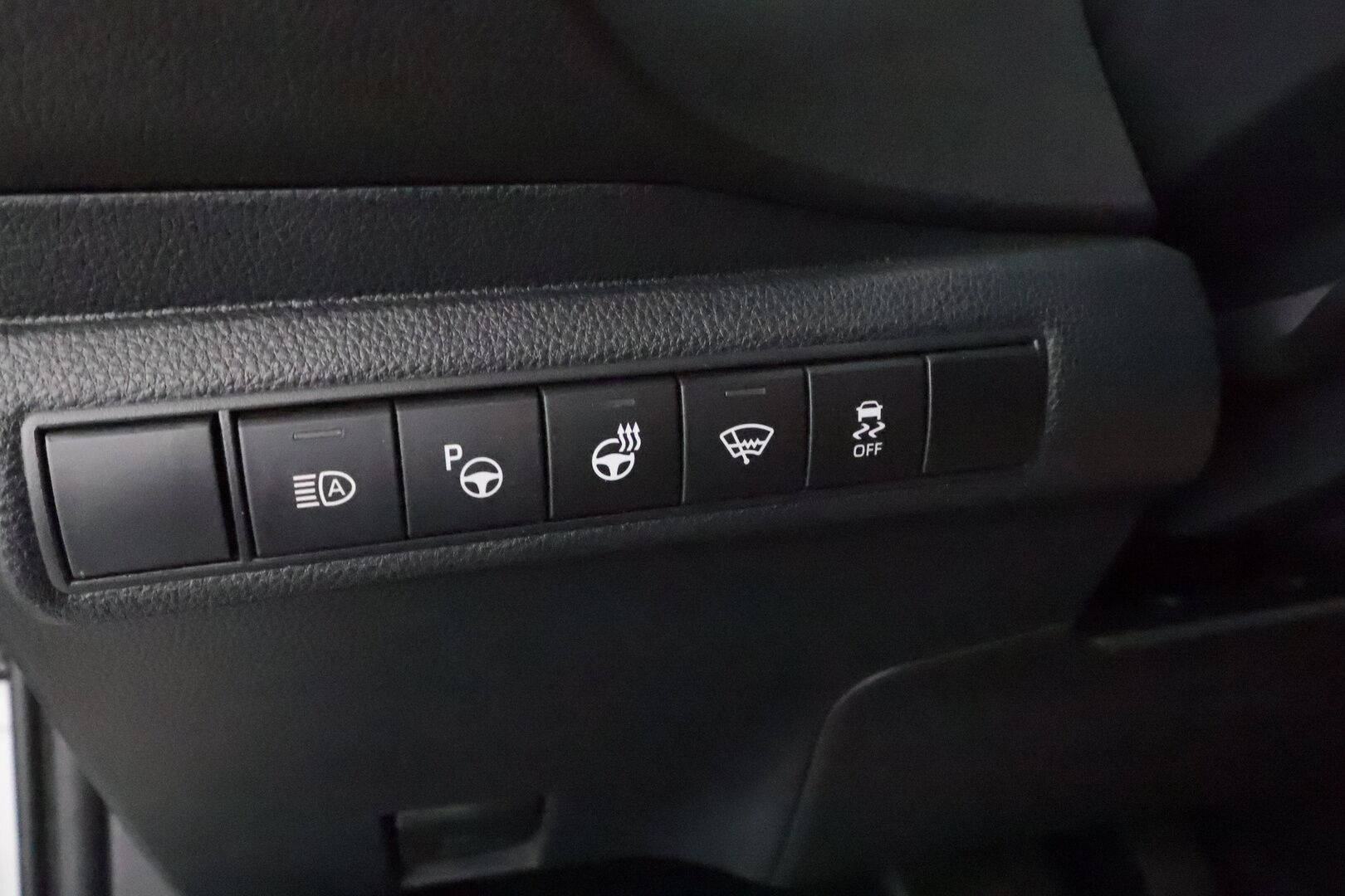 Toyota Corolla 2021 Hatchback 1,8 Hybrid GR Sport - | ACC | HUD | Sisätilanlämmitin | LED | P.Kamera | Kaistavahti | Katveavustin | Ratinlämmitys | Apple&Android | Keyless | Kahdet renkaat |