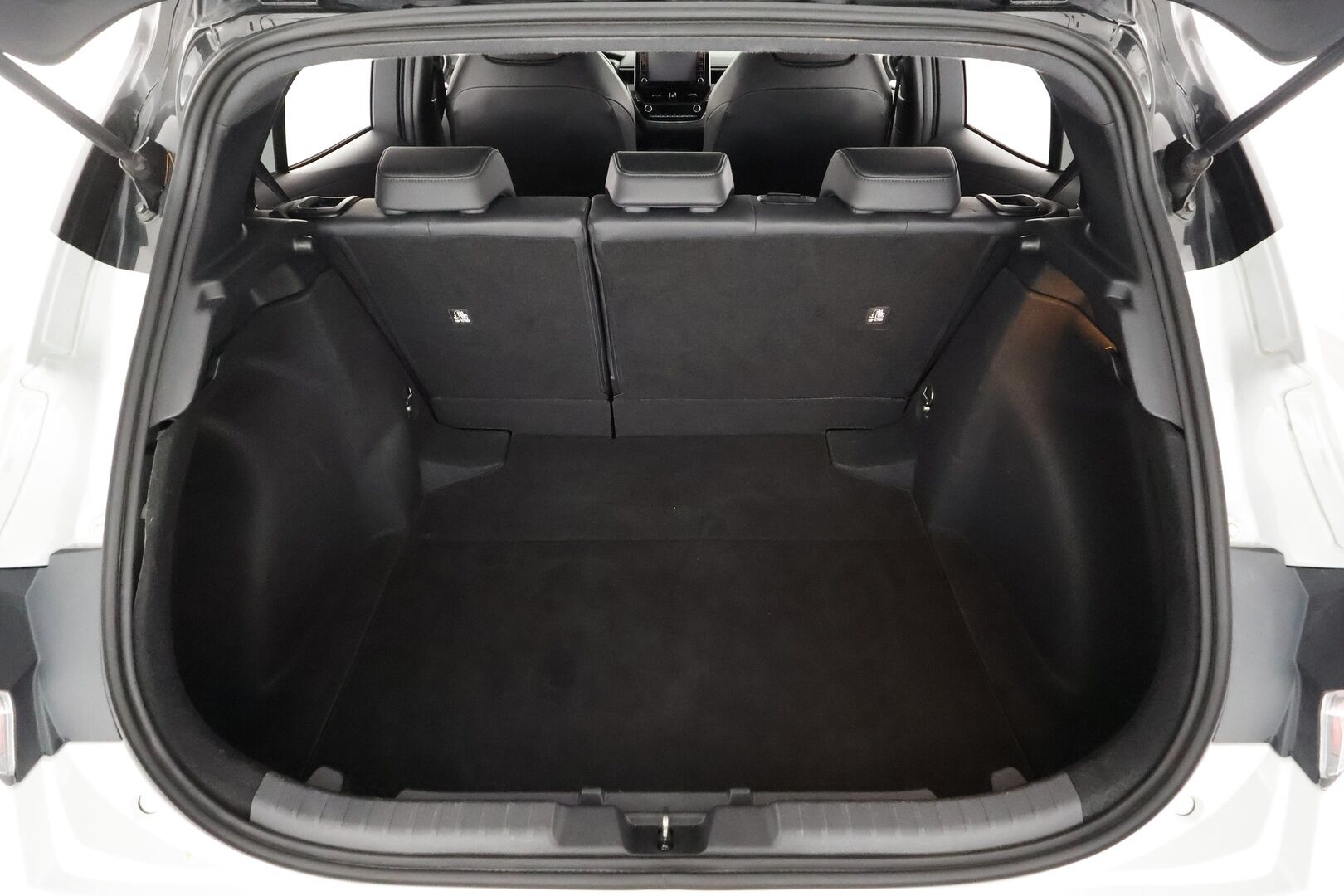 Toyota Corolla 2021 Hatchback 1,8 Hybrid GR Sport - | ACC | HUD | Sisätilanlämmitin | LED | P.Kamera | Kaistavahti | Katveavustin | Ratinlämmitys | Apple&Android | Keyless | Kahdet renkaat |