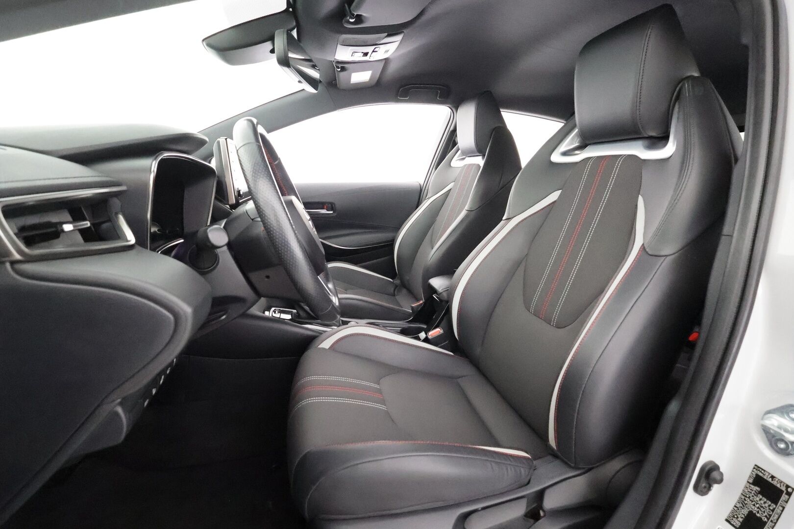 Toyota Corolla 2021 Hatchback 1,8 Hybrid GR Sport - | ACC | HUD | Sisätilanlämmitin | LED | P.Kamera | Kaistavahti | Katveavustin | Ratinlämmitys | Apple&Android | Keyless | Kahdet renkaat |