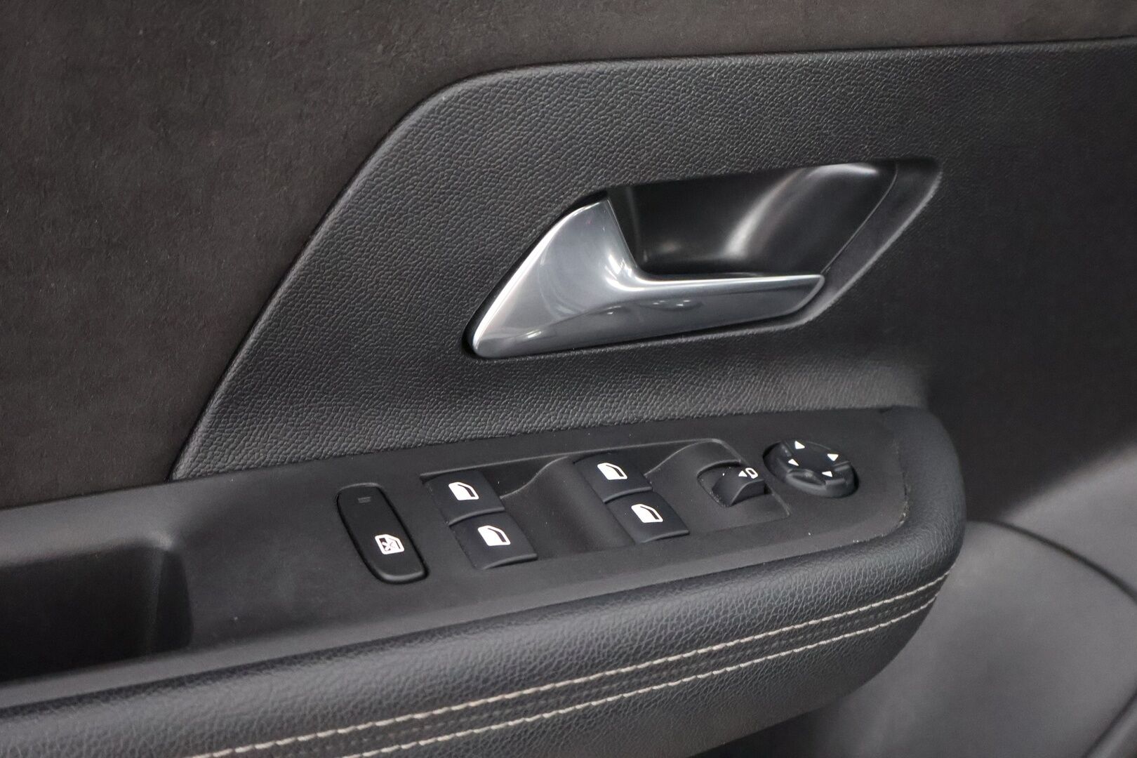 Opel Mokka-e 2022 Ultimate 136 automaatti - Adapt.Vakkari / Peruutuskamera / Nahka-Alcantara / Intelli-Lux LED / Ratinlämmitys / Navi / BLIS / Juuri tullut Tampereelle!