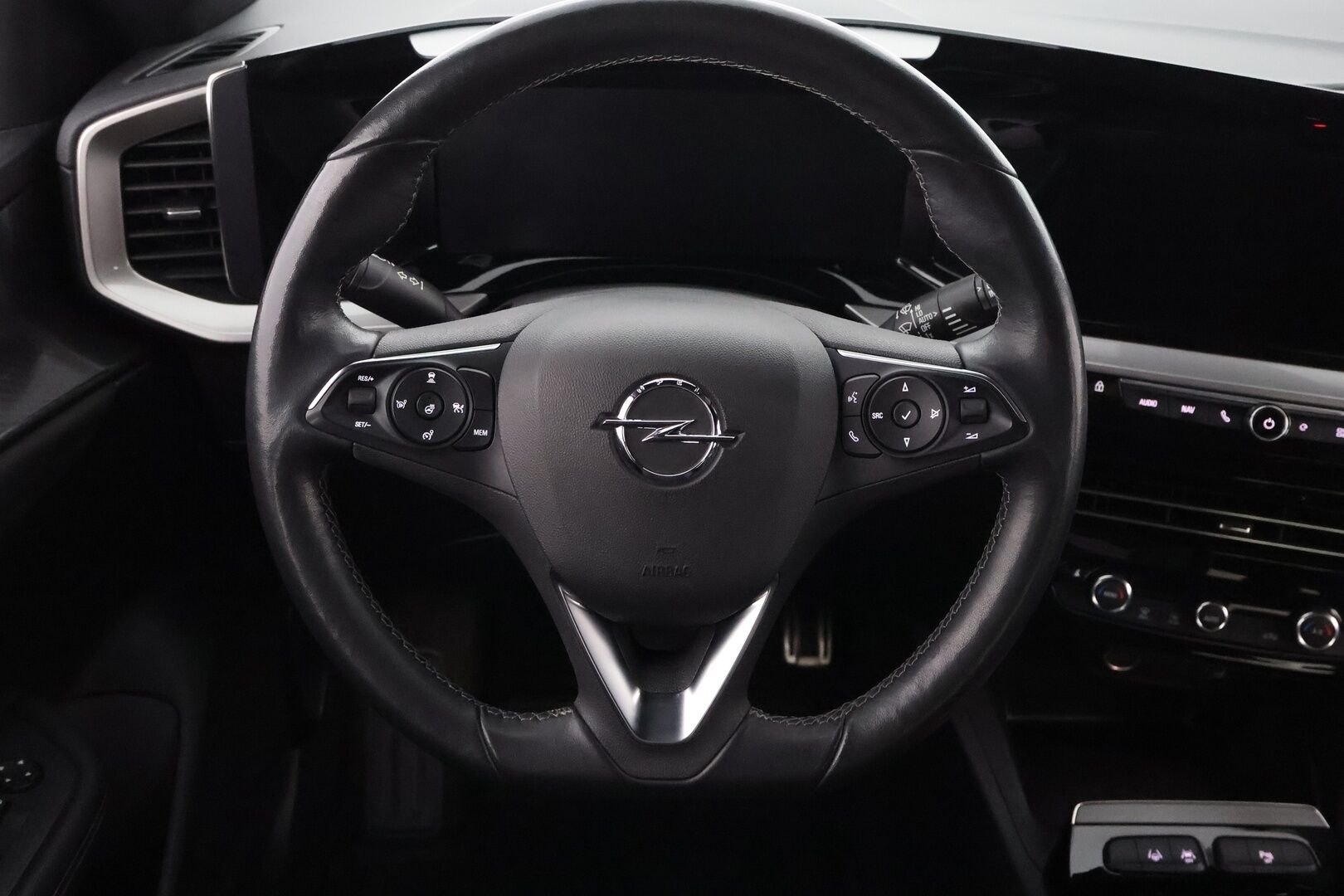 Opel Mokka-e 2022 Ultimate 136 automaatti - Adapt.Vakkari / Peruutuskamera / Nahka-Alcantara / Intelli-Lux LED / Ratinlämmitys / Navi / BLIS / Juuri tullut Tampereelle!