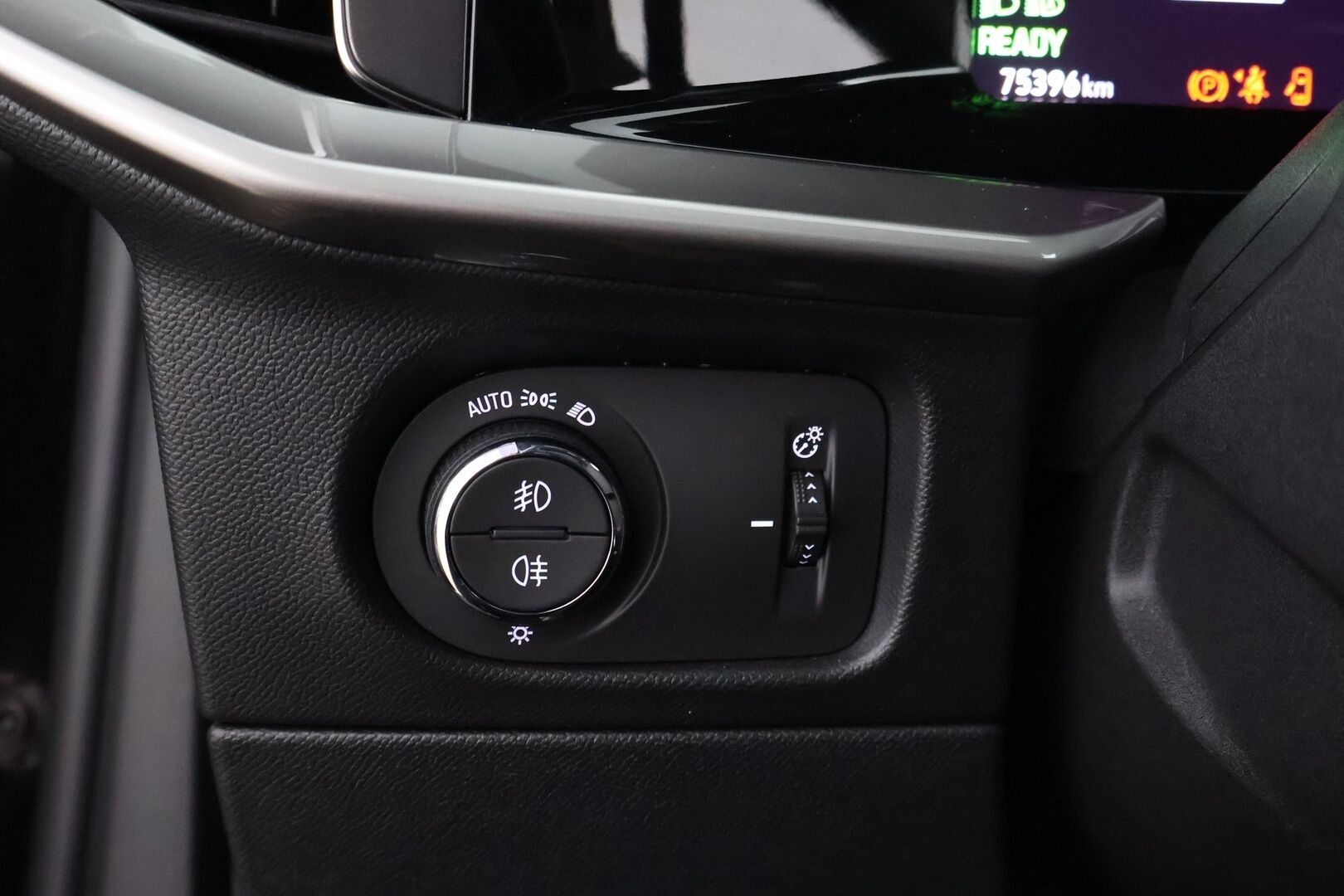 Opel Mokka-e 2022 Ultimate 136 automaatti - Adapt.Vakkari / Peruutuskamera / Nahka-Alcantara / Intelli-Lux LED / Ratinlämmitys / Navi / BLIS / Juuri tullut Tampereelle!