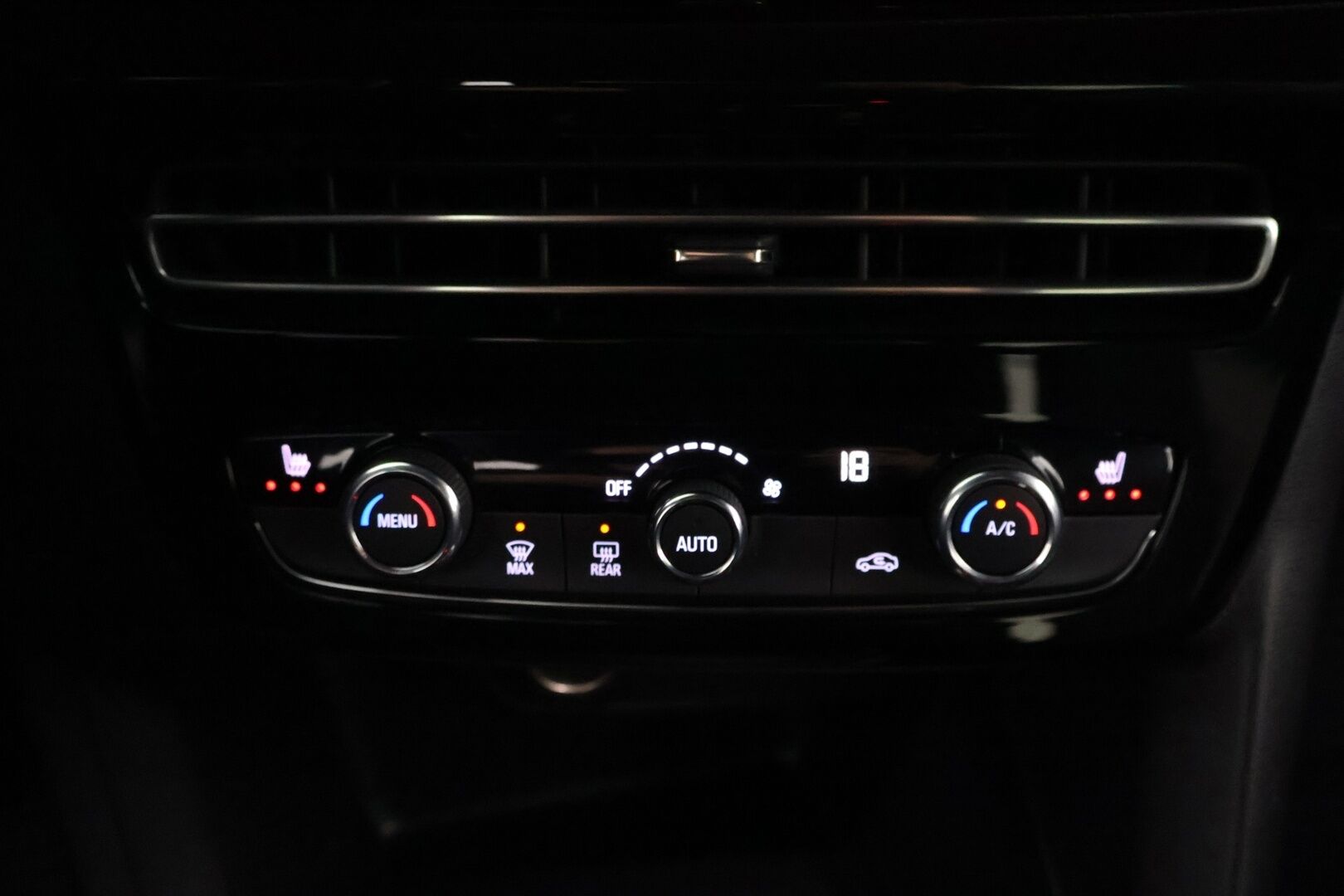 Opel Mokka-e 2022 Ultimate 136 automaatti - Adapt.Vakkari / Peruutuskamera / Nahka-Alcantara / Intelli-Lux LED / Ratinlämmitys / Navi / BLIS / Juuri tullut Tampereelle!