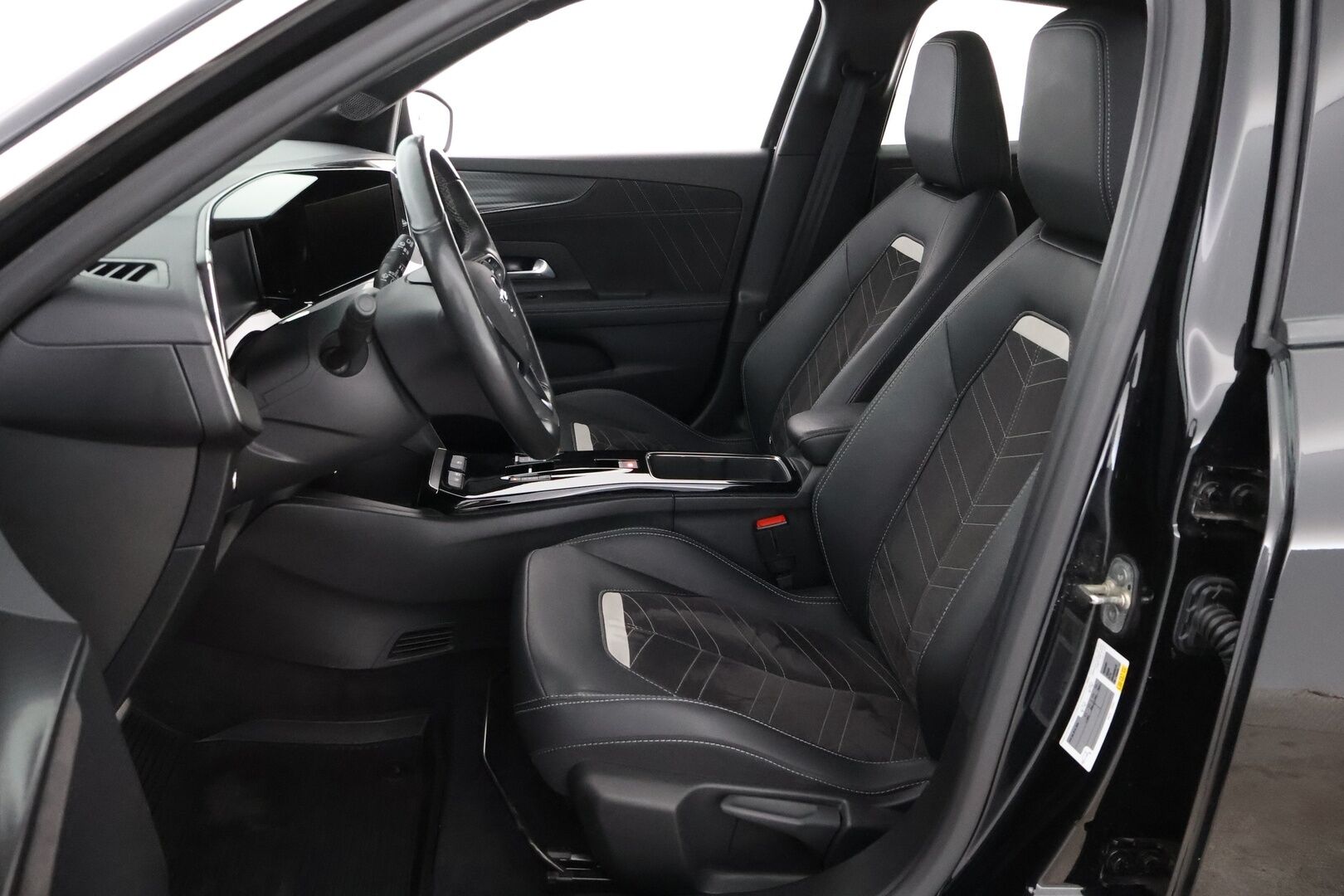 Opel Mokka-e 2022 Ultimate 136 automaatti - Adapt.Vakkari / Peruutuskamera / Nahka-Alcantara / Intelli-Lux LED / Ratinlämmitys / Navi / BLIS / Juuri tullut Tampereelle!