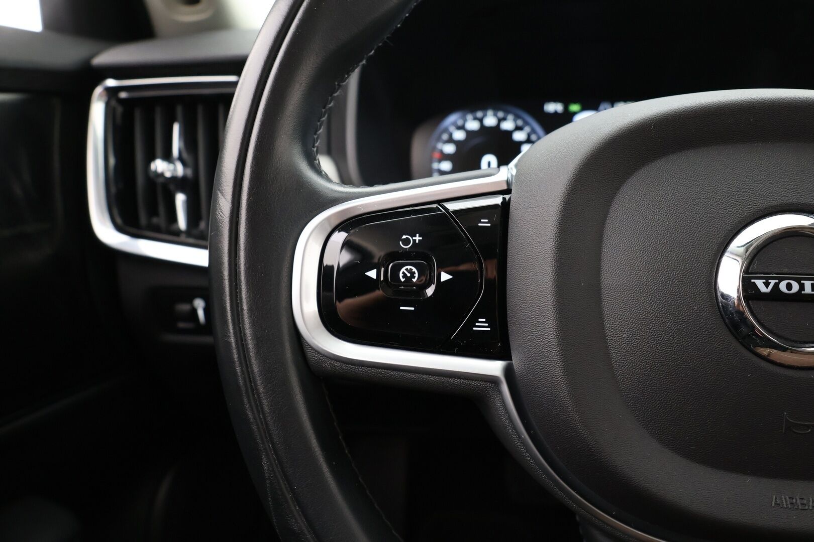 Volvo V90 2021 T6 AWD Inscription Expression Recharge Aut *Nahkapenkit /  H&K / Webasto / Adapt. vakkari / Koukku / Muistipenkki / - *juuri saapunut! / 2x renkaat&vanteet*